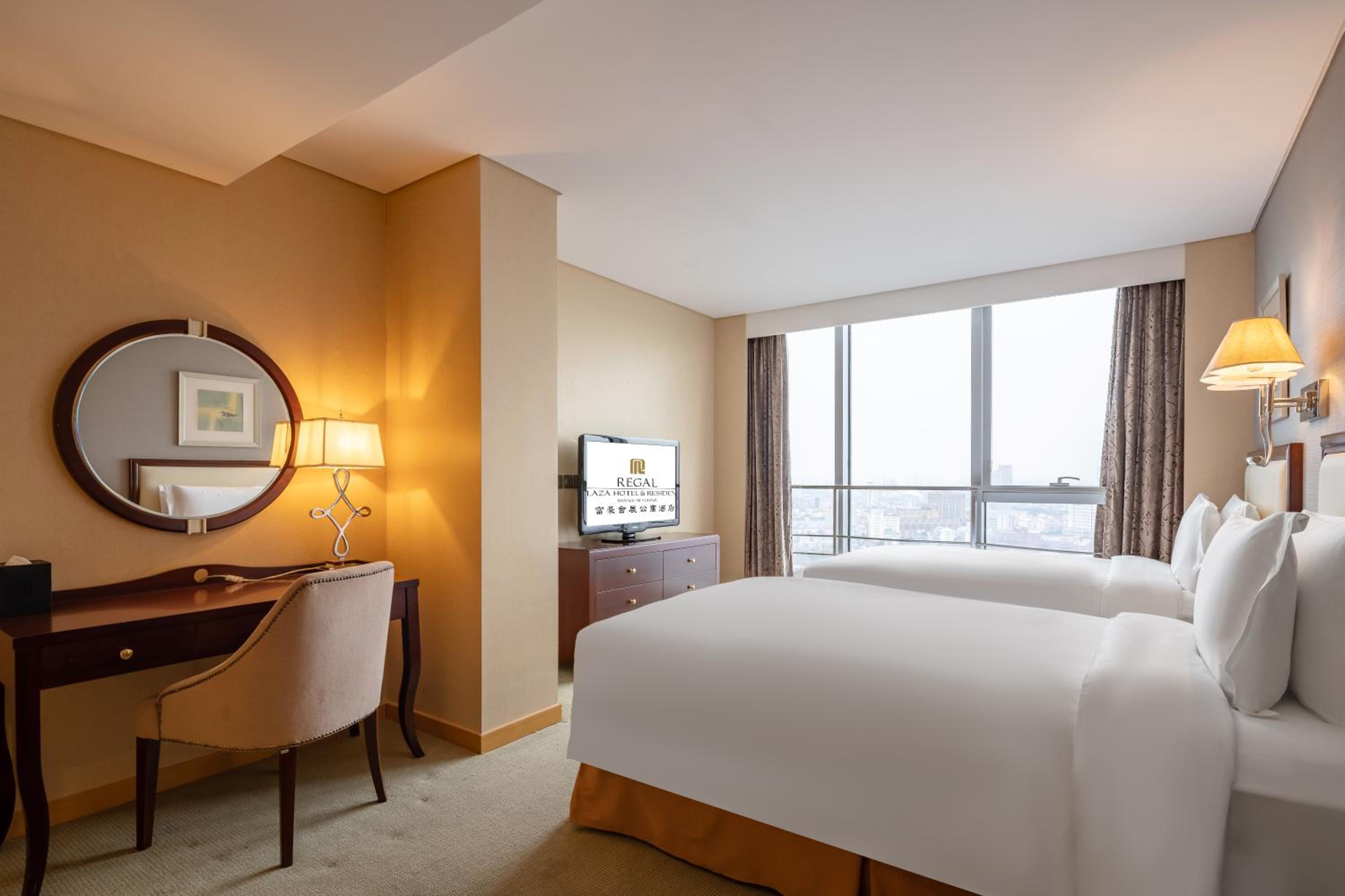 Deluxe Suite Two Bedrooms And One Living Room