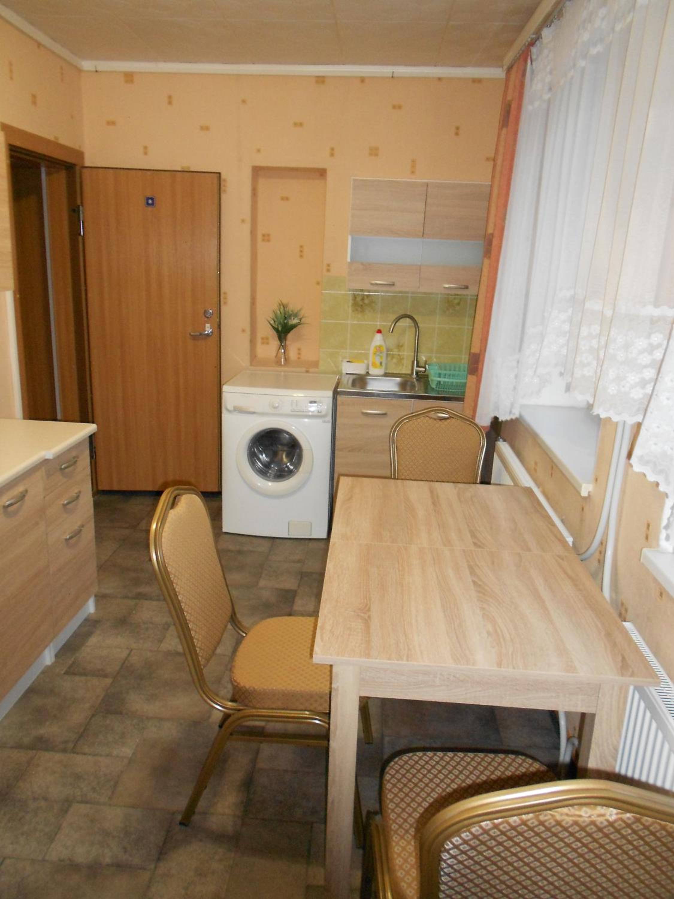 Large Double Room - Photo 5