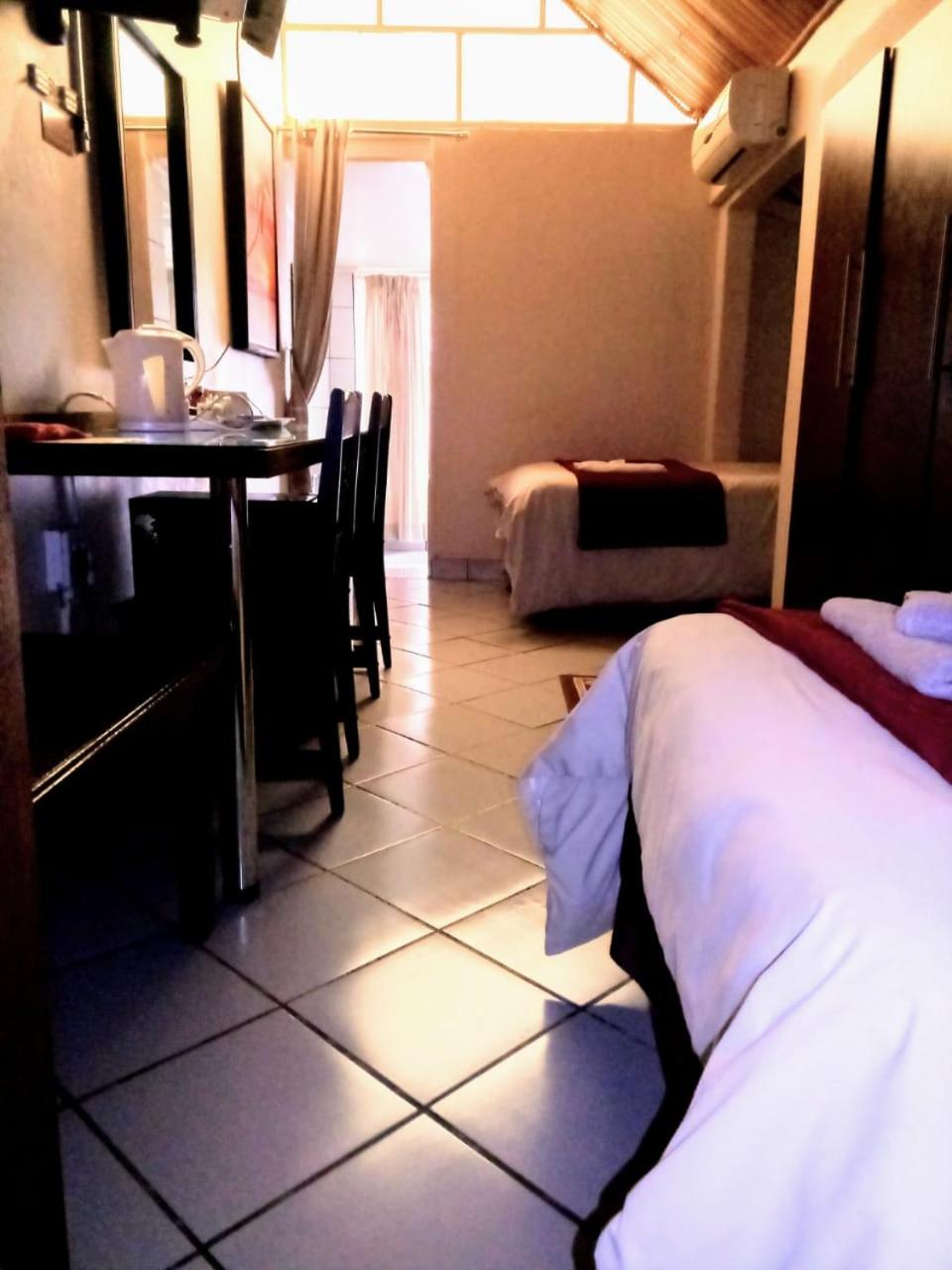 Standard Twin Room photo 1