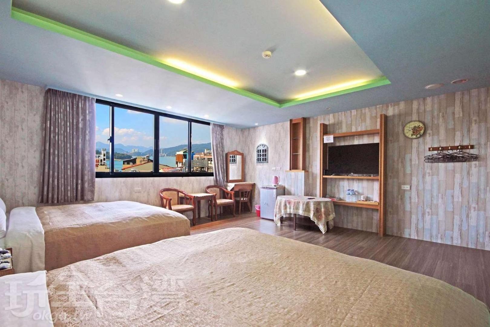 Standard Queen Room with Two Queen Beds photo 1