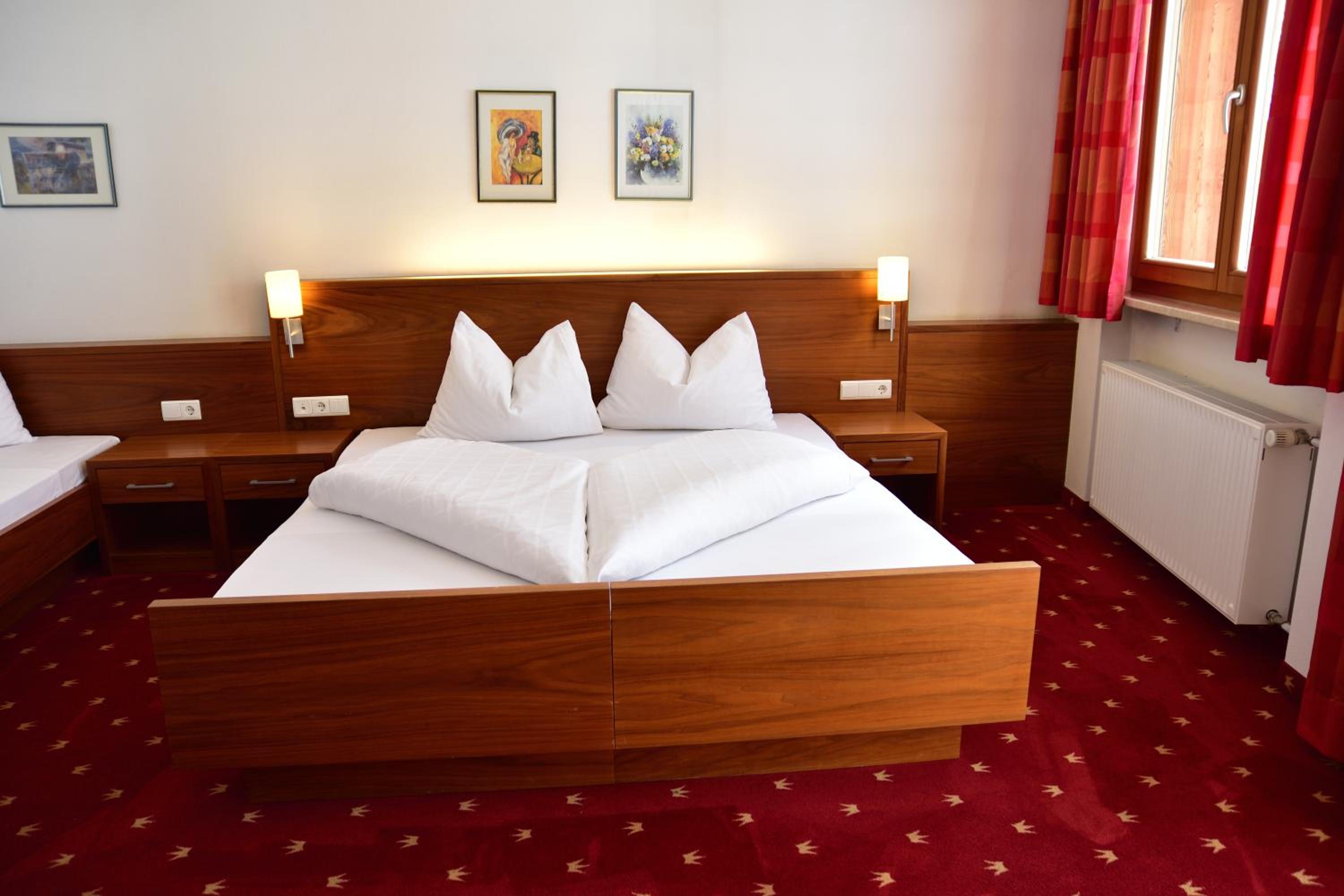 Triple Room (2 Adults + 1 Child) - Photo 4