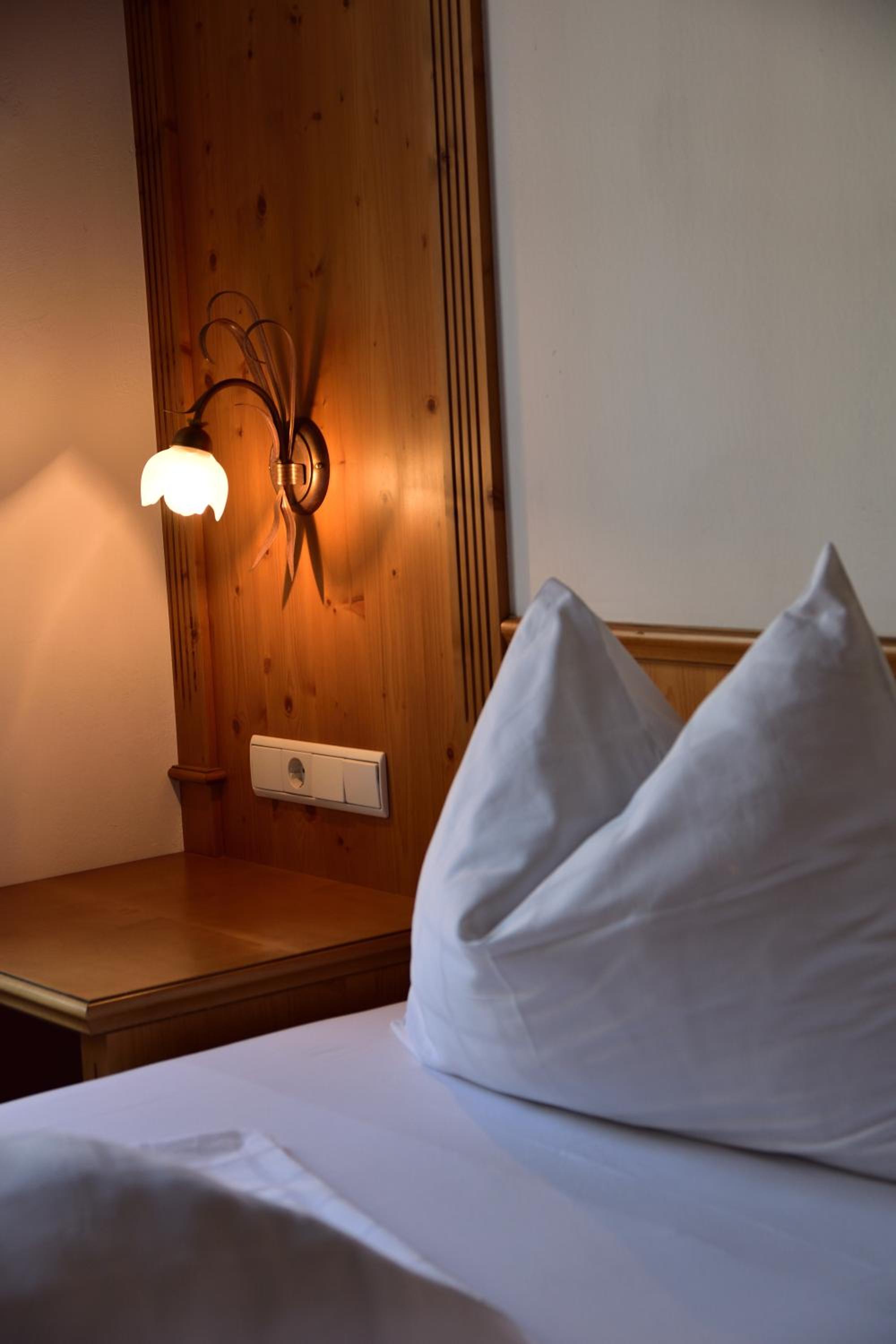 Standard Double Room - Photo 7