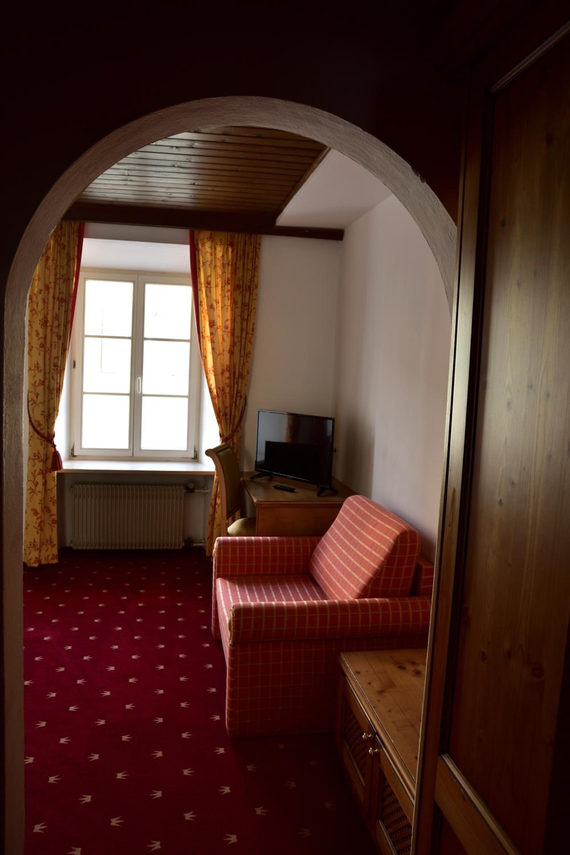 Standard Double Room - Photo 8
