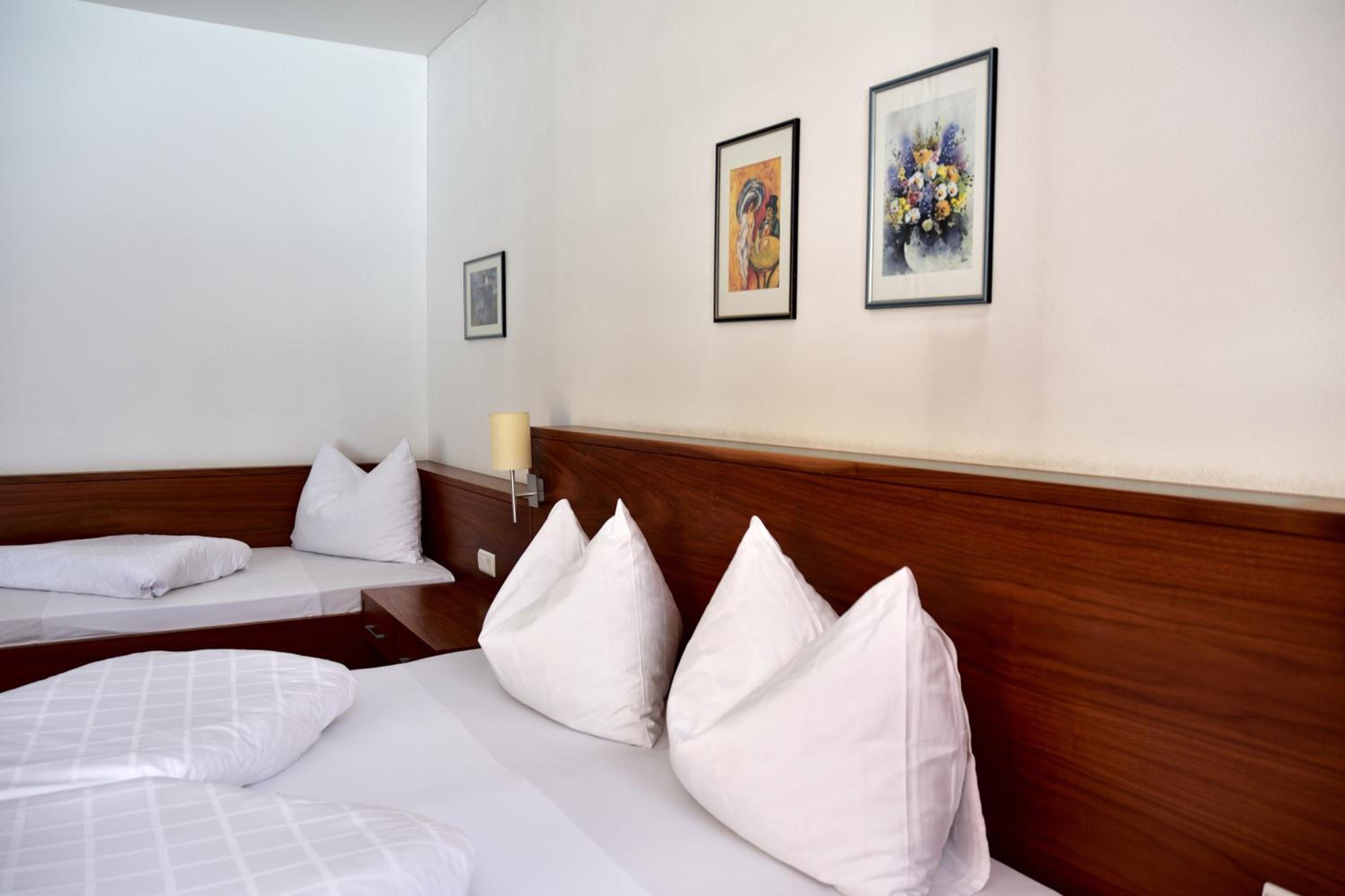 Triple Room (2 Adults + 1 Child) - Photo 5