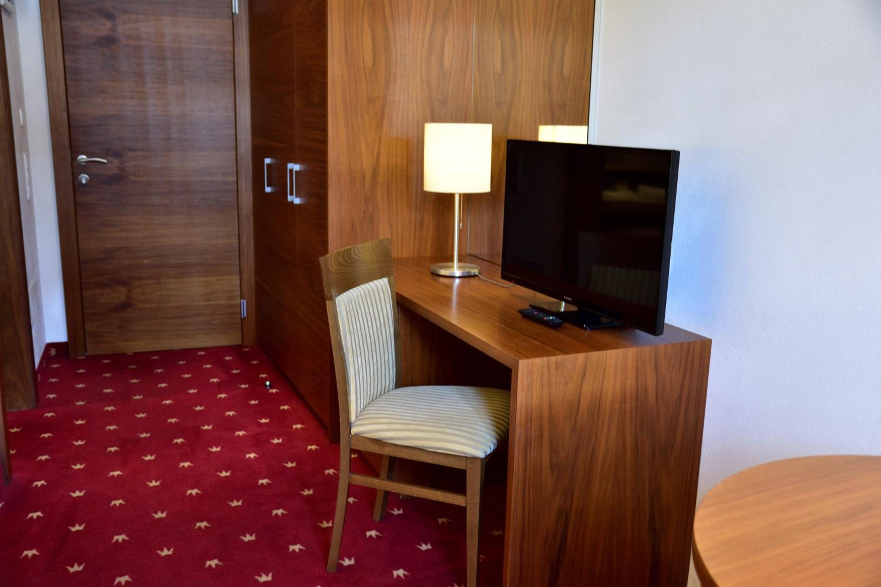 Triple Room (2 Adults + 1 Child) - Photo 14