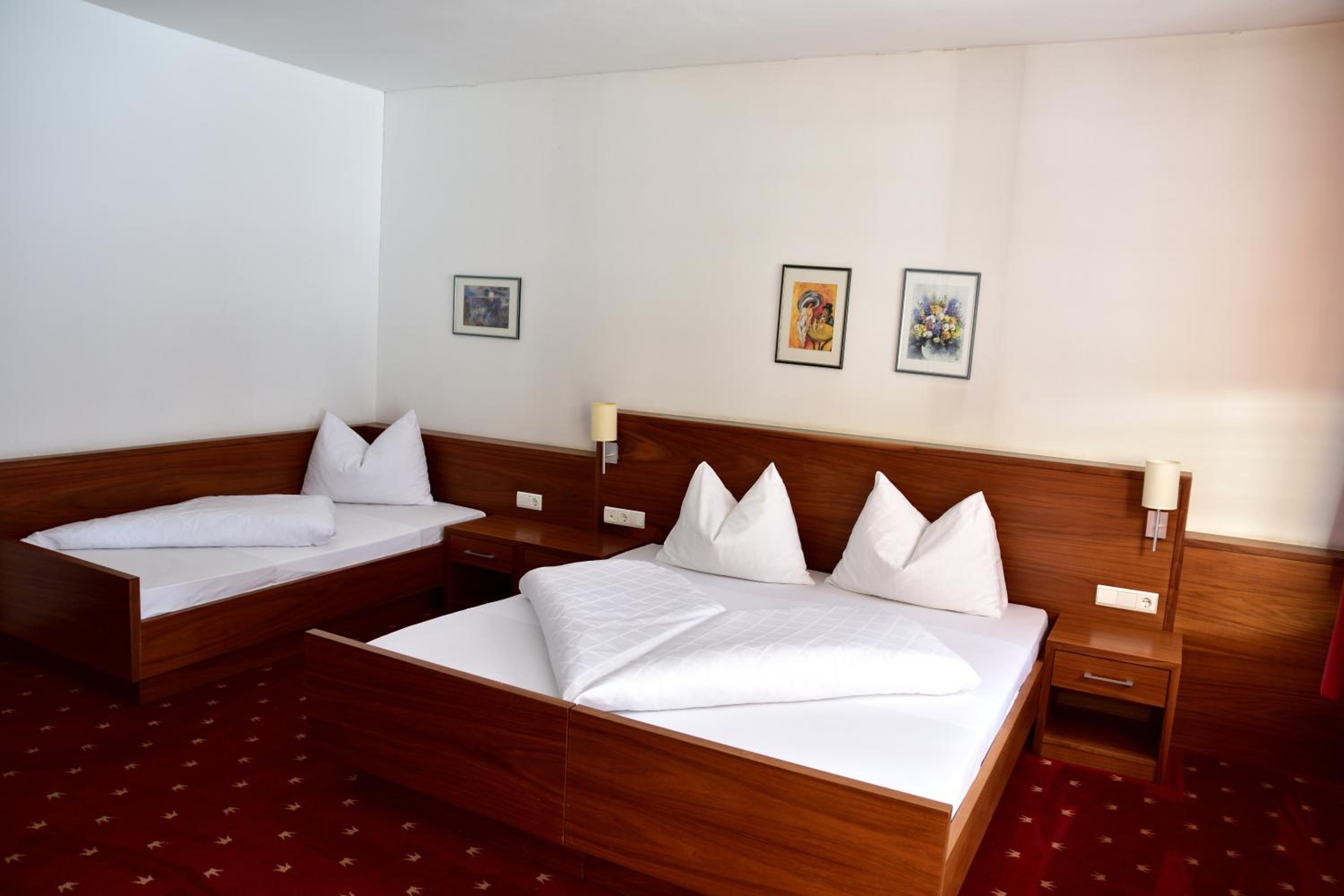 Triple Room (2 Adults + 1 Child) - Photo 8