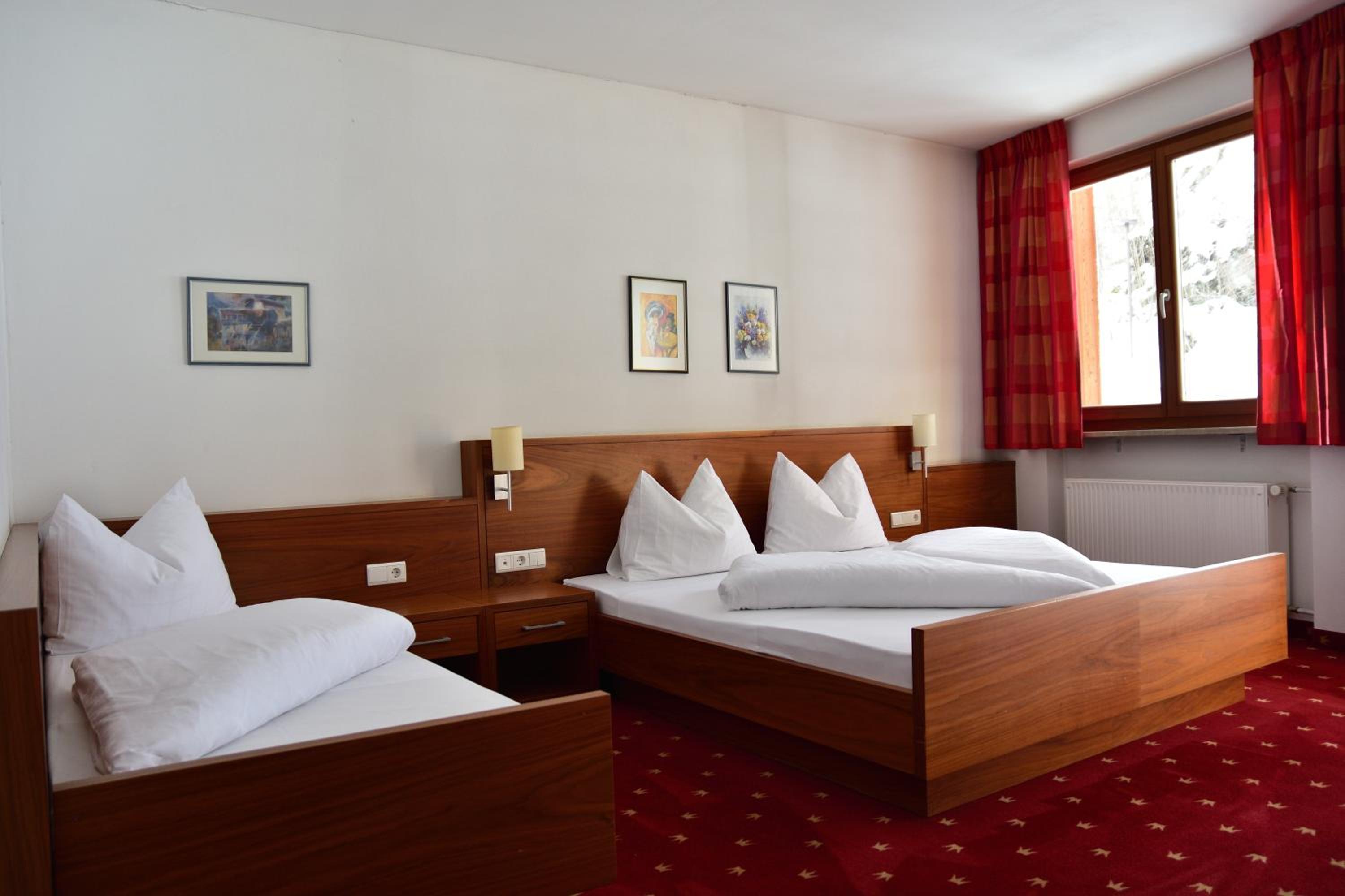 Triple Room (2 Adults + 1 Child) - Photo 1