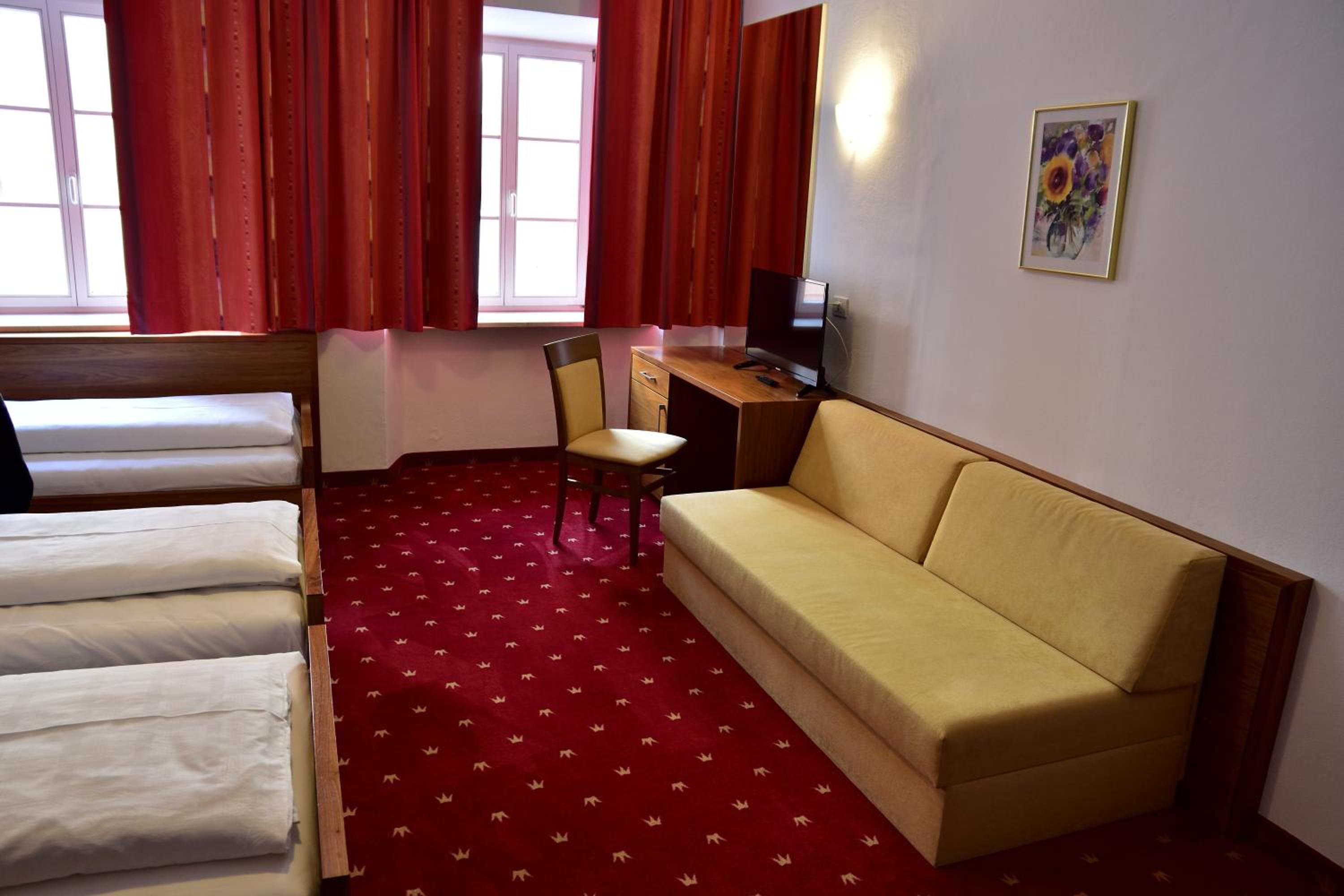 Triple Room (2 Adults + 1 Child) - Photo 9