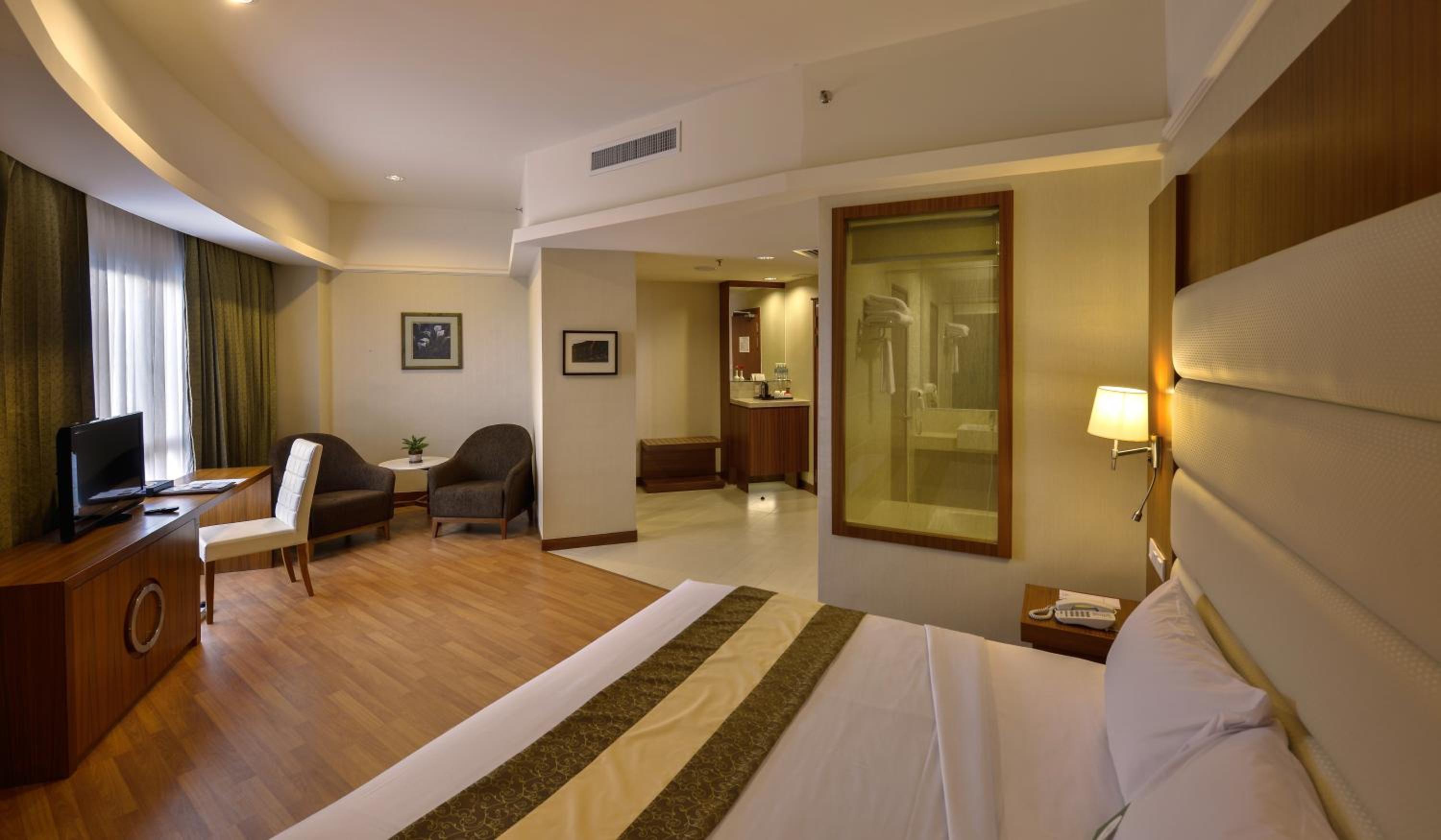 Corner Suite