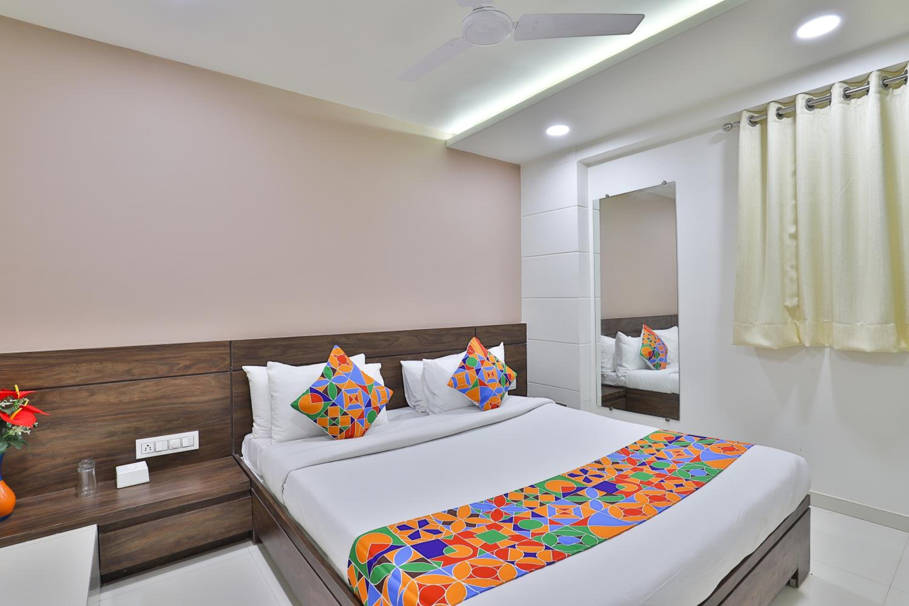 Deluxe Double Room (2 Adults + 1 Child) - Photo 1