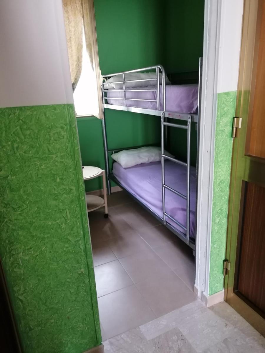 Quadruple Room with Private Bathroom photo 1