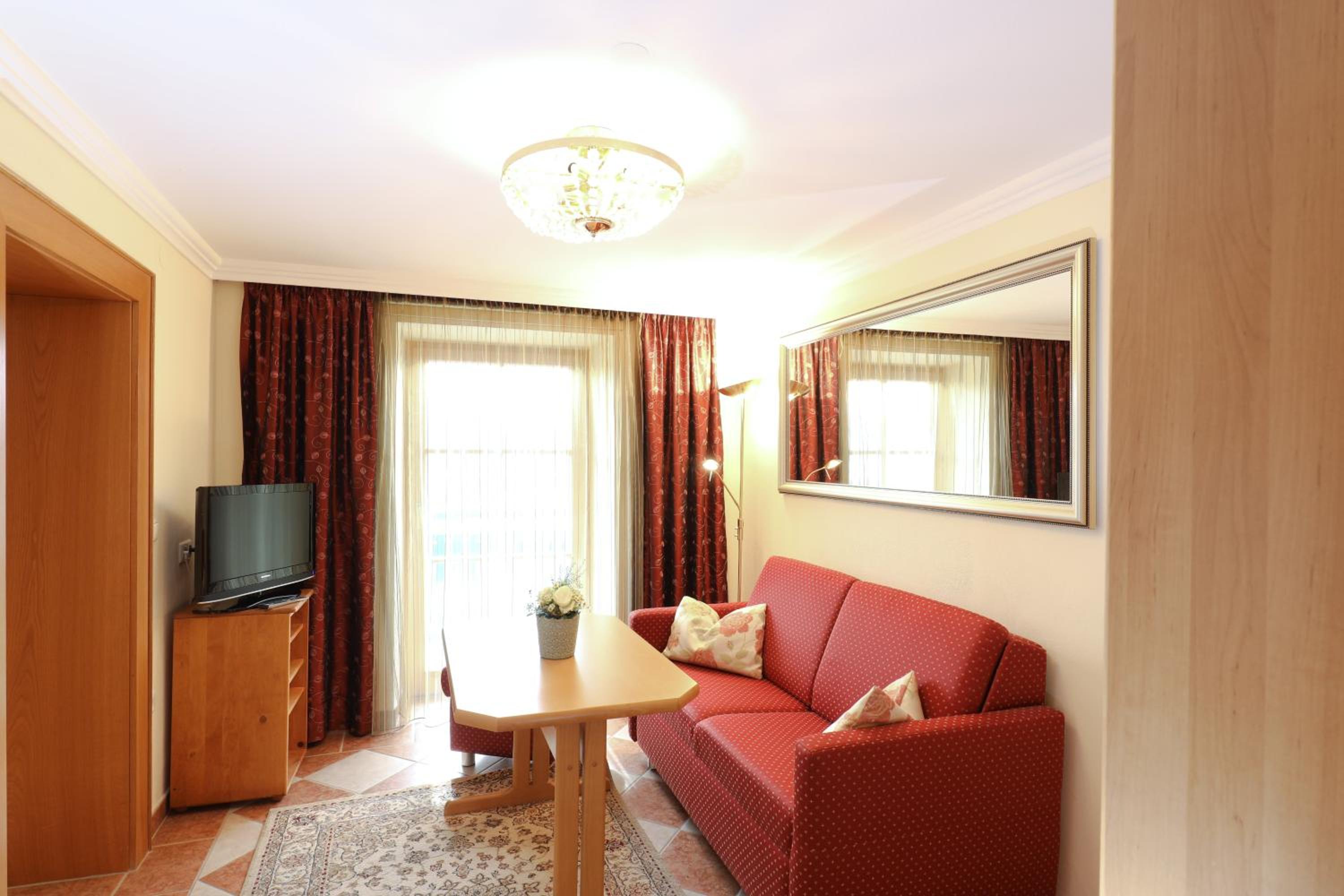 Deluxe Double Room with Balcony photo 2