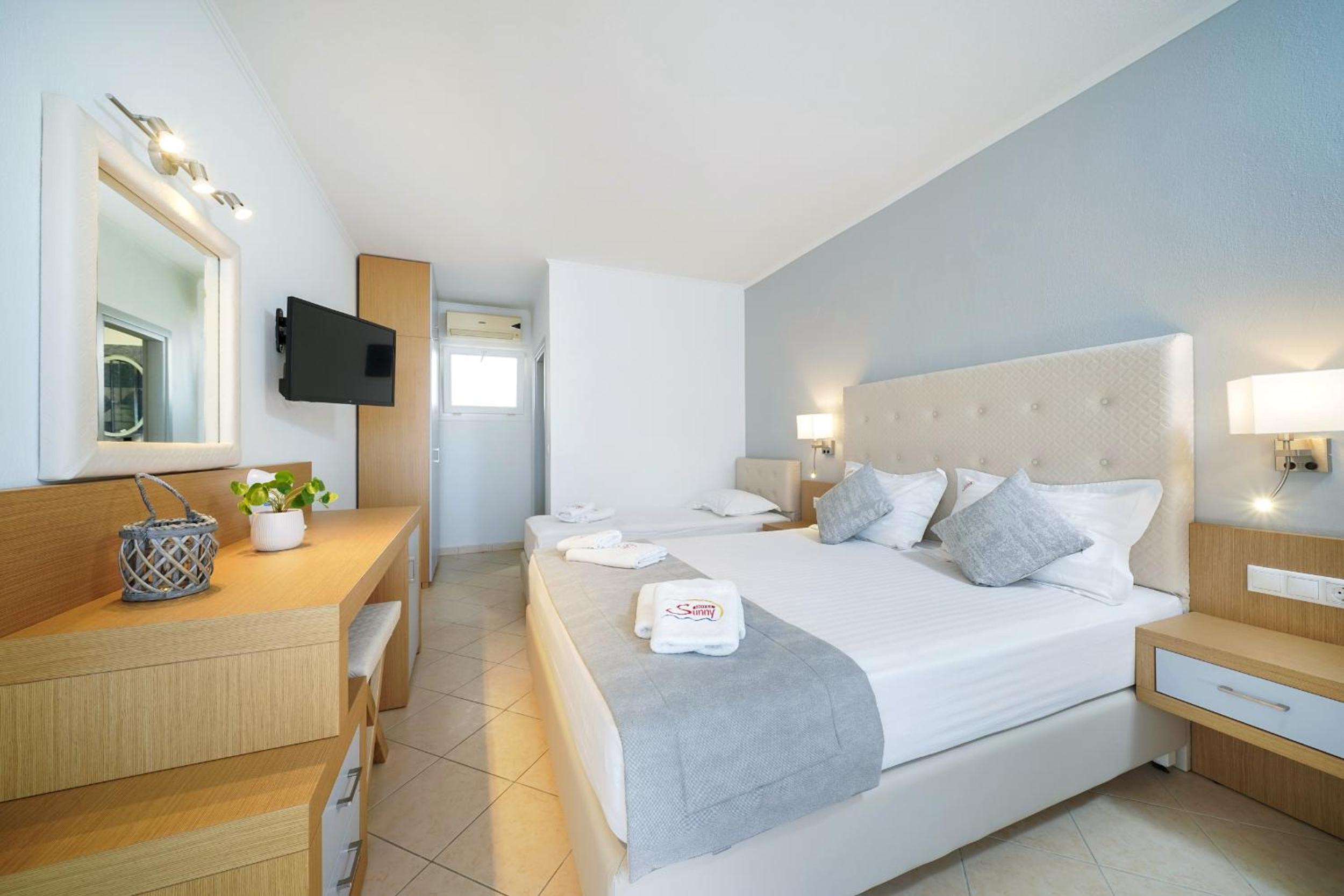 Triple Room with Pool View