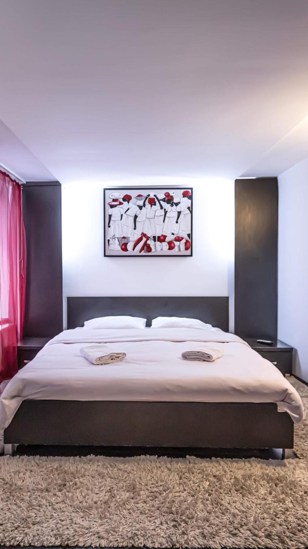 Two-Bedroom Apartment - Photo 3