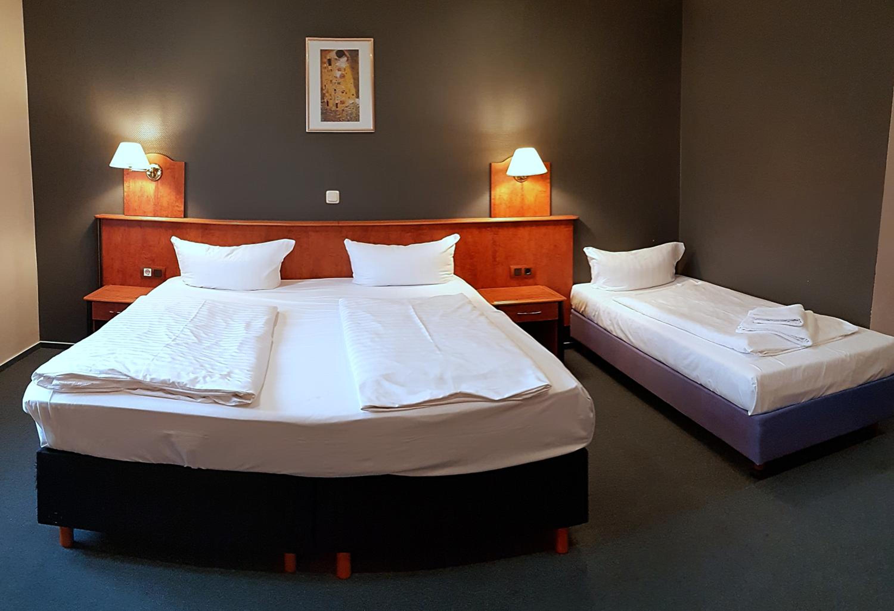 Standard Triple Room - Photo 7
