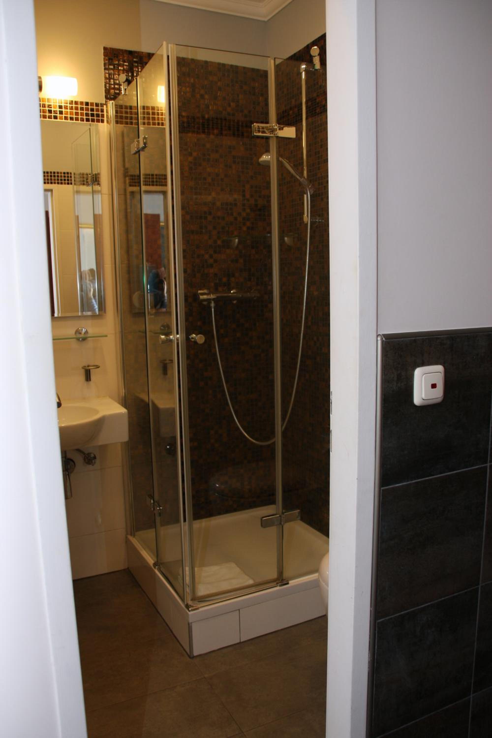 Standard Double Room - Photo 2