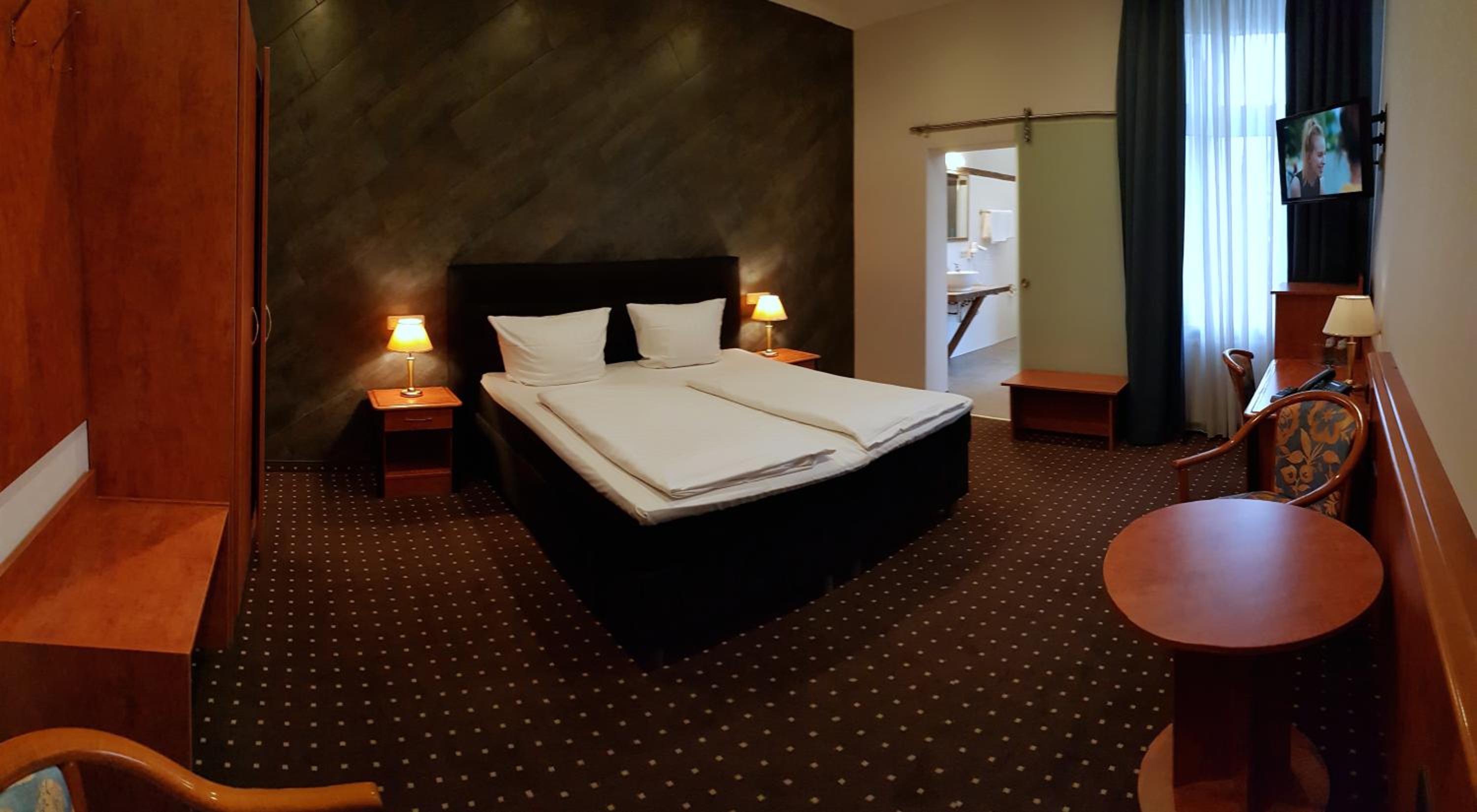 Business Double Room - Photo 6
