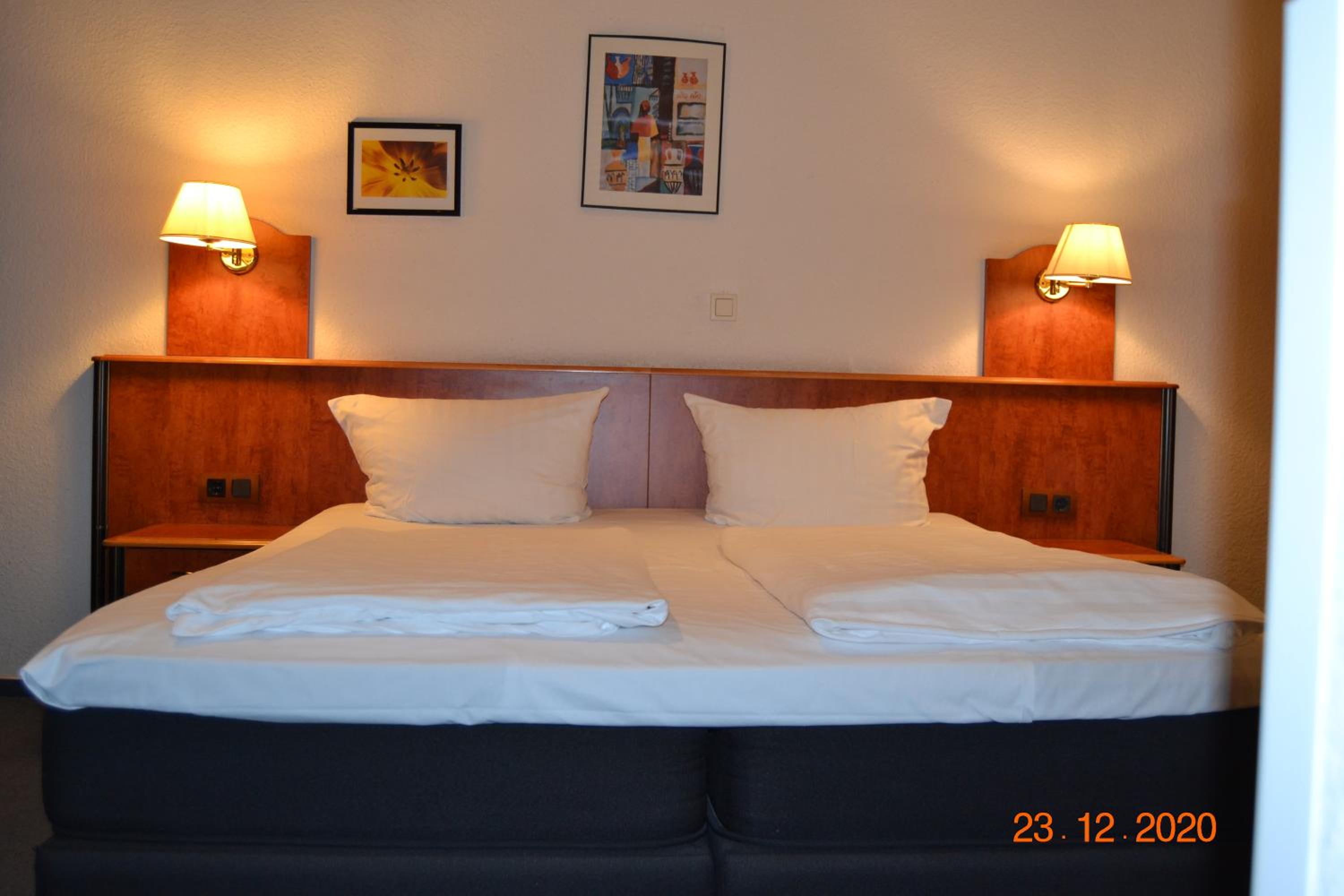 Standard Double Room - Photo 3