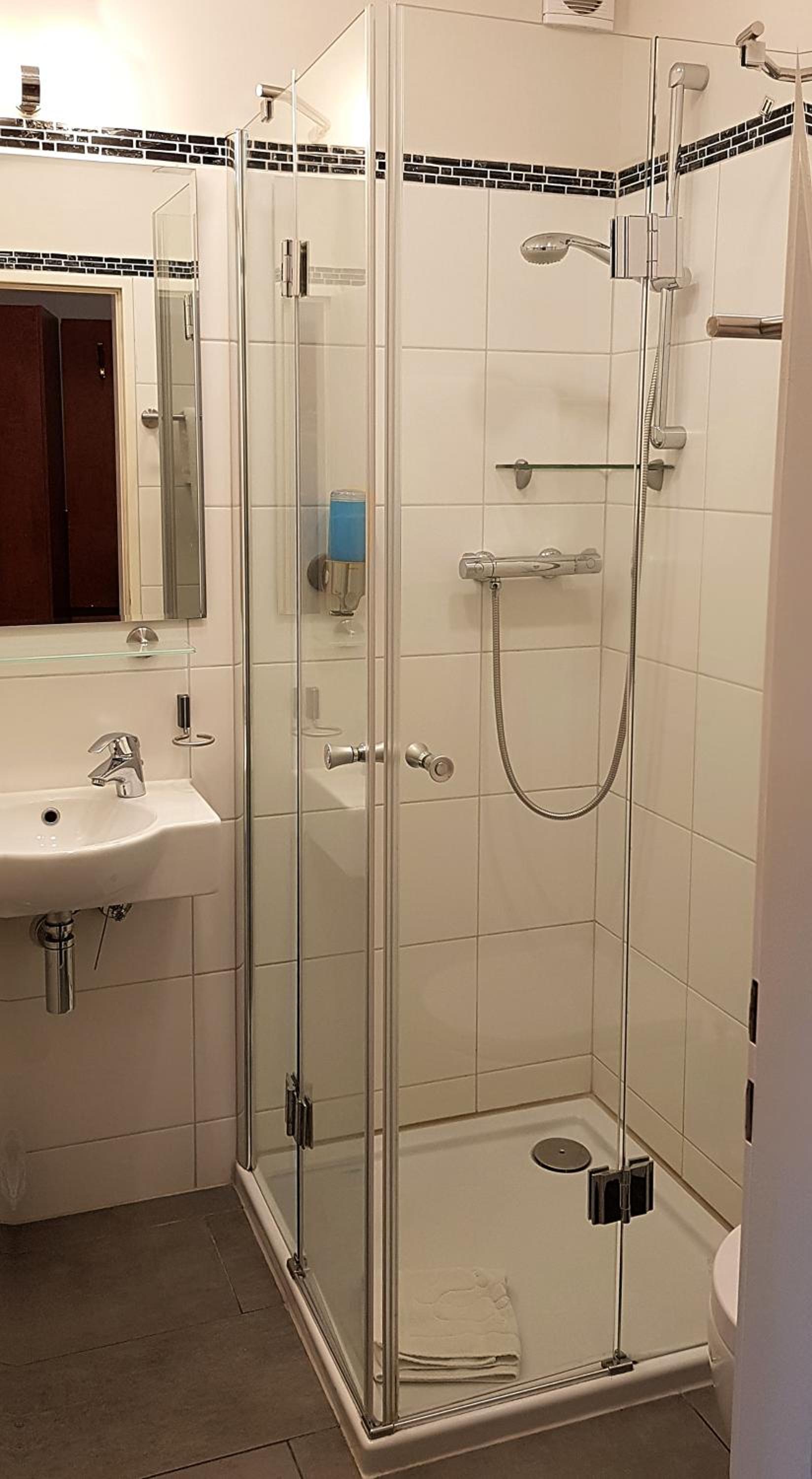 Standard Double Room - Photo 4