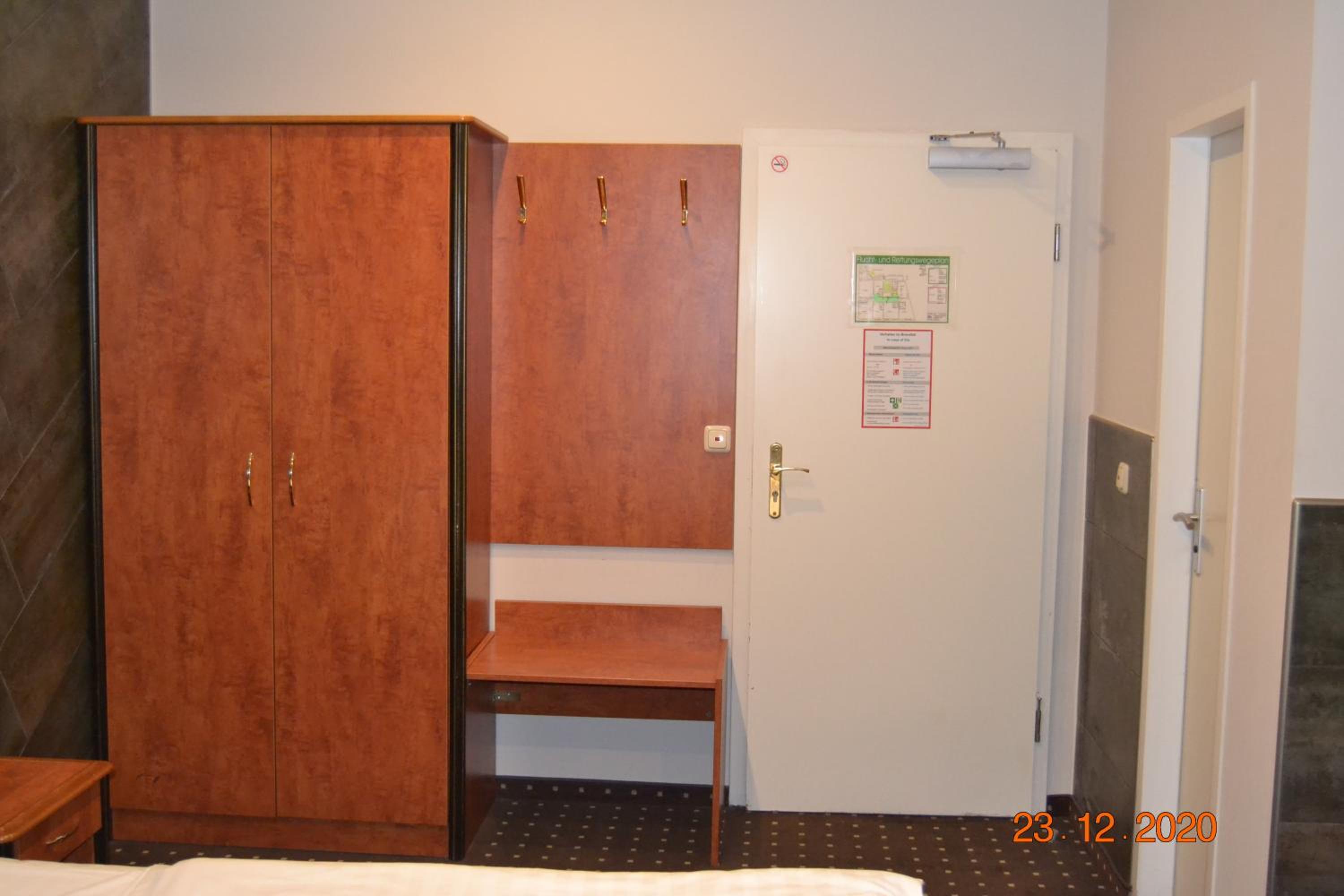 Standard Double Room - Photo 5