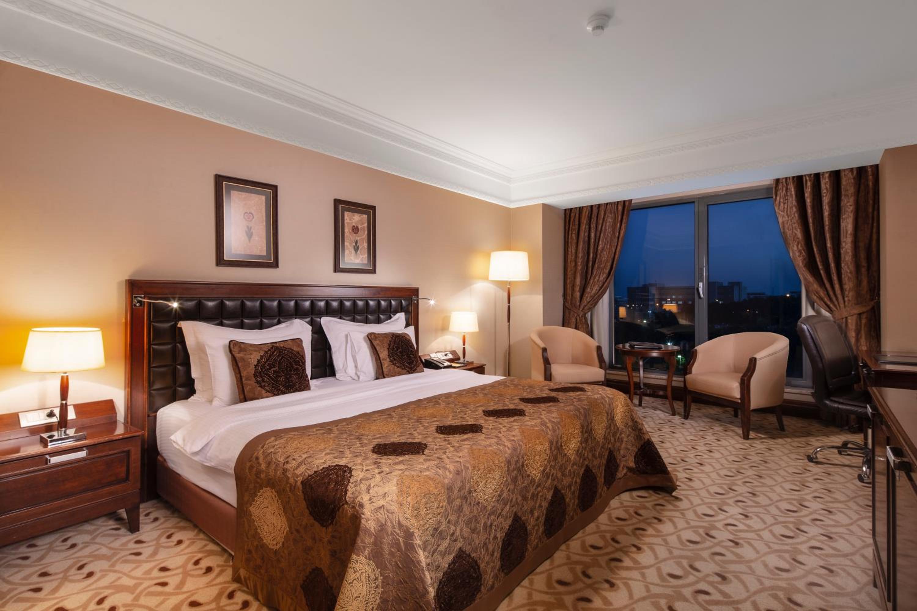 Standard King Room - Lounge Access photo 1