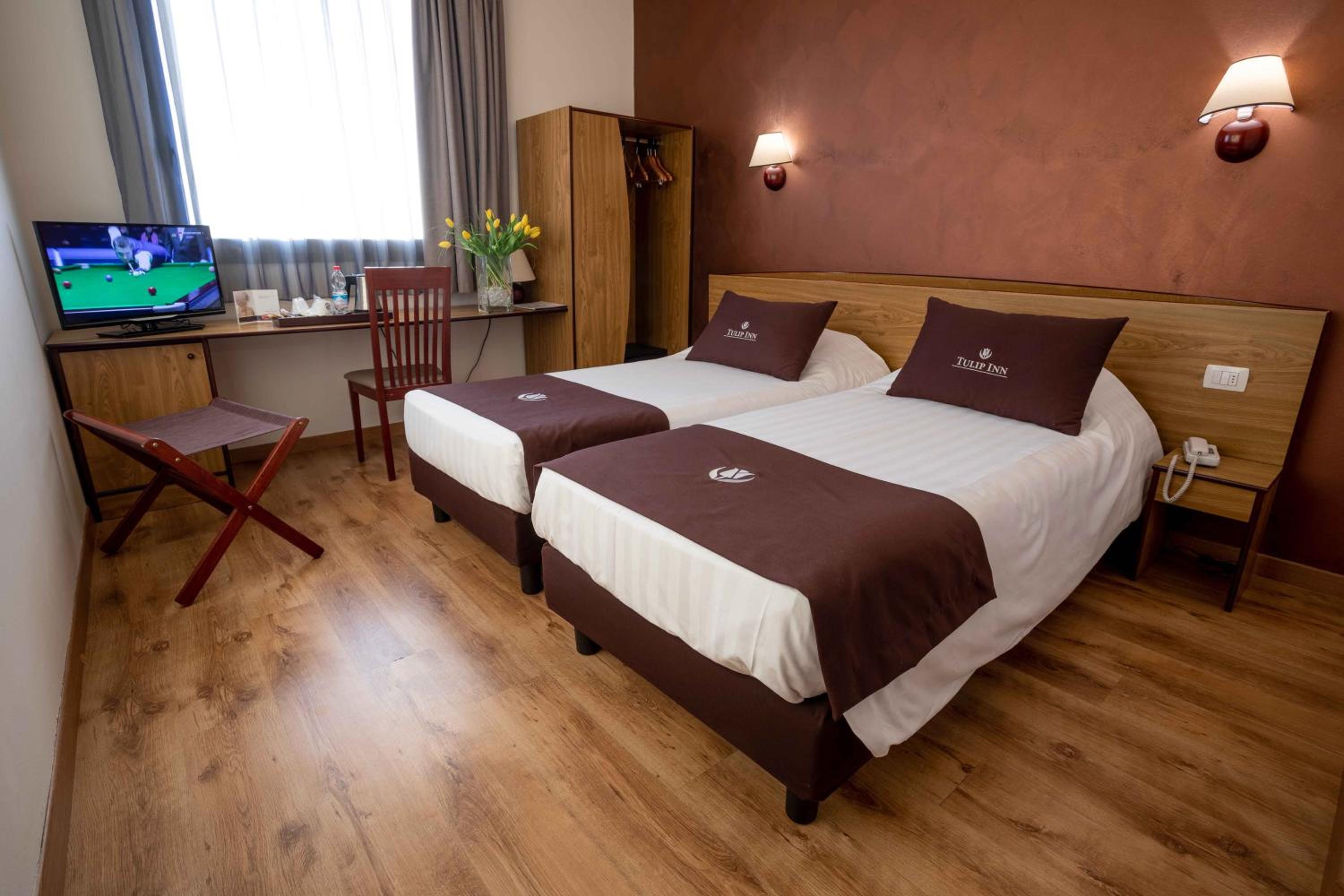 Twin Room - Photo 3