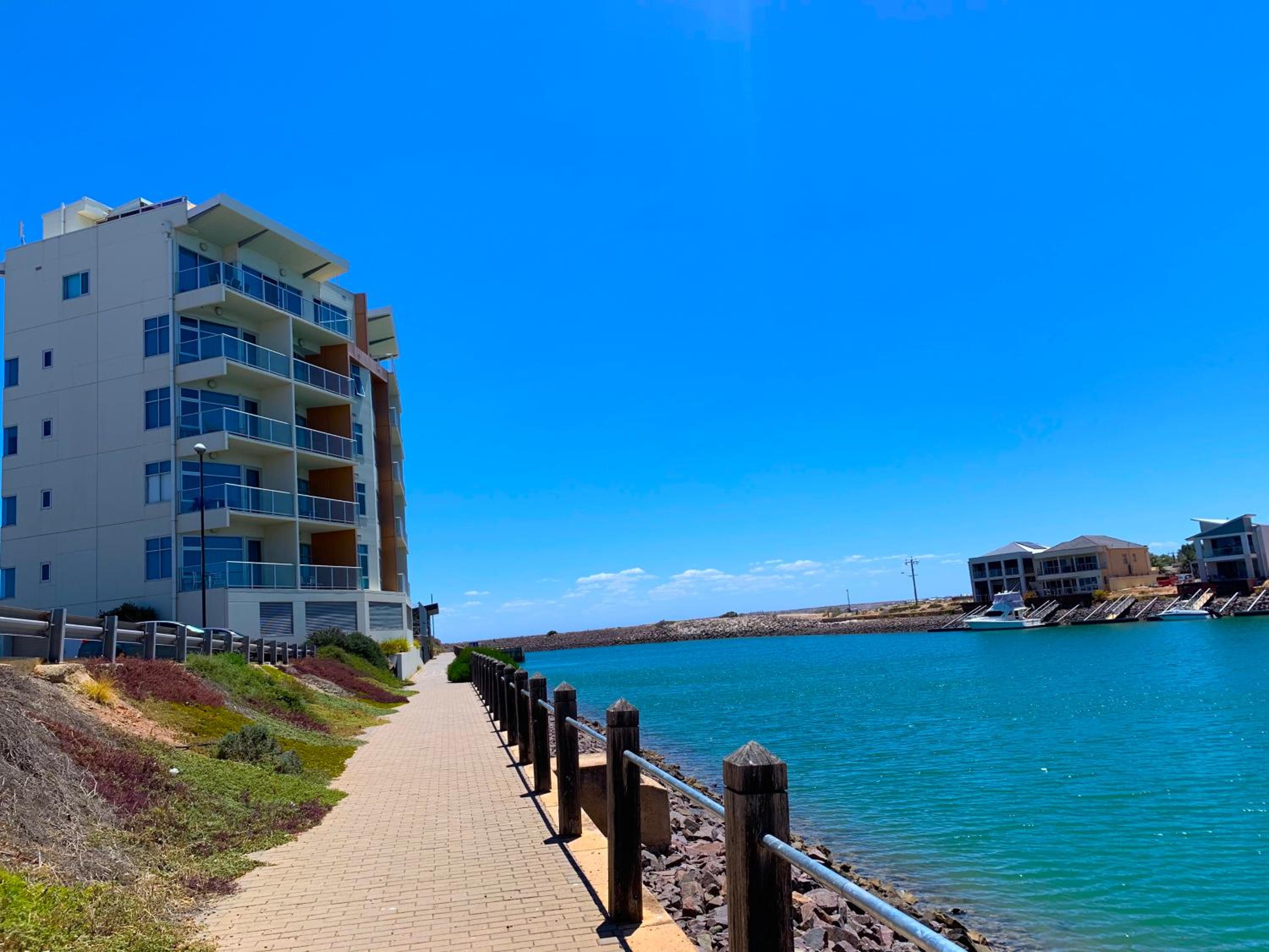 Apartment with Sea View - Photo 3