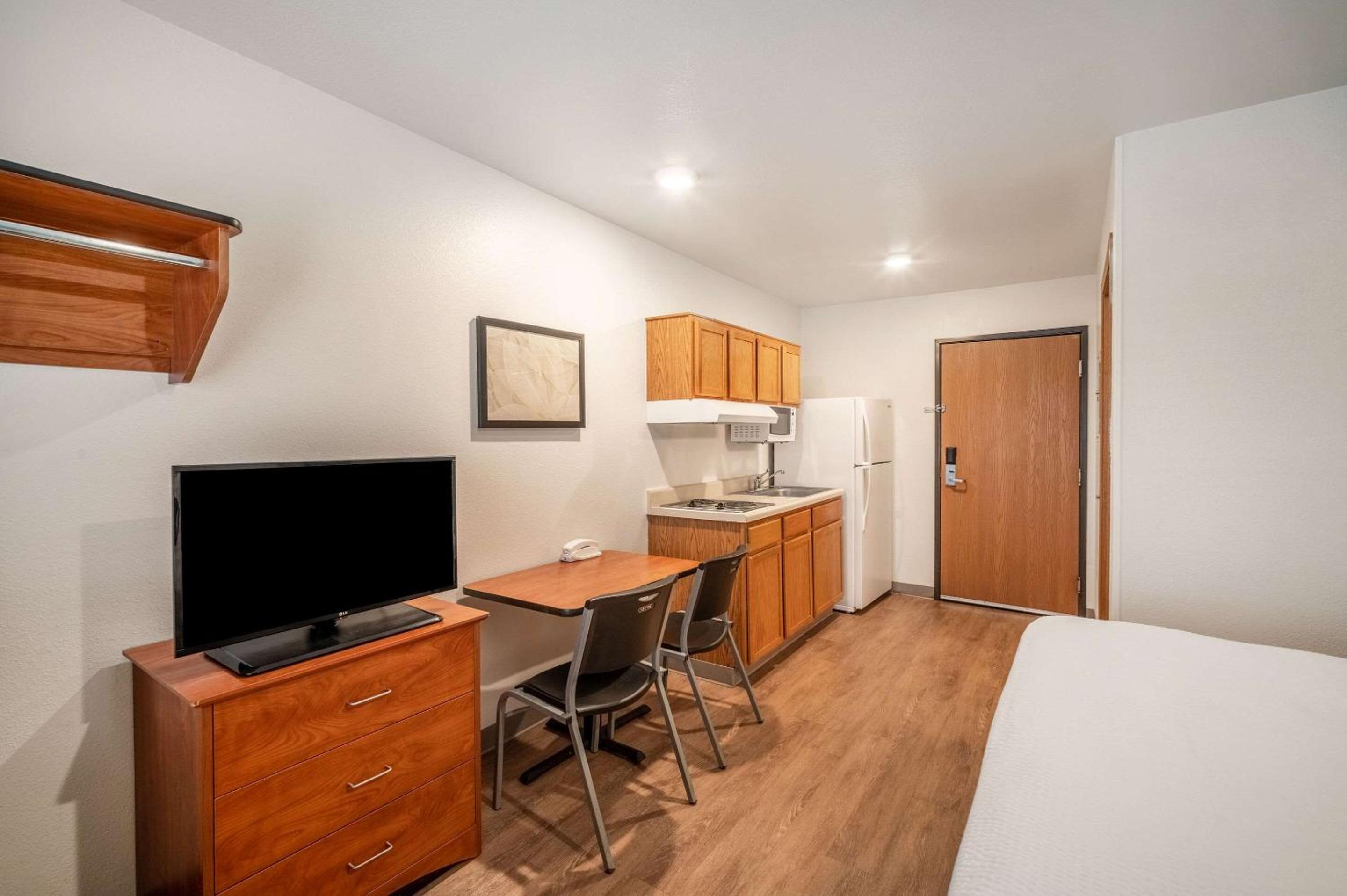 Double Room with Two Double Beds - Accessible/Non-Smoking photo 2