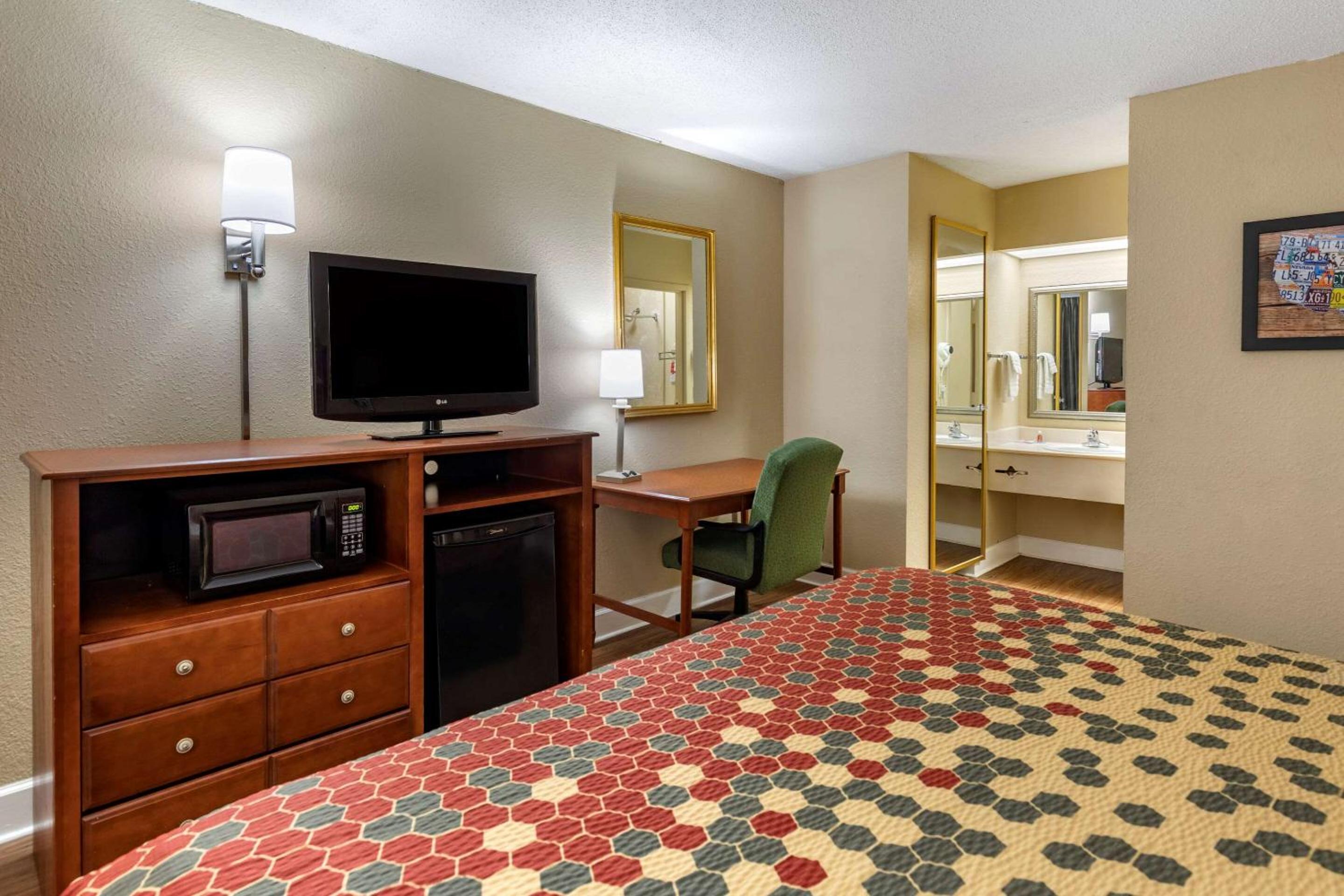 Standard Room, 1 King Bed, Non Smoking photo 1