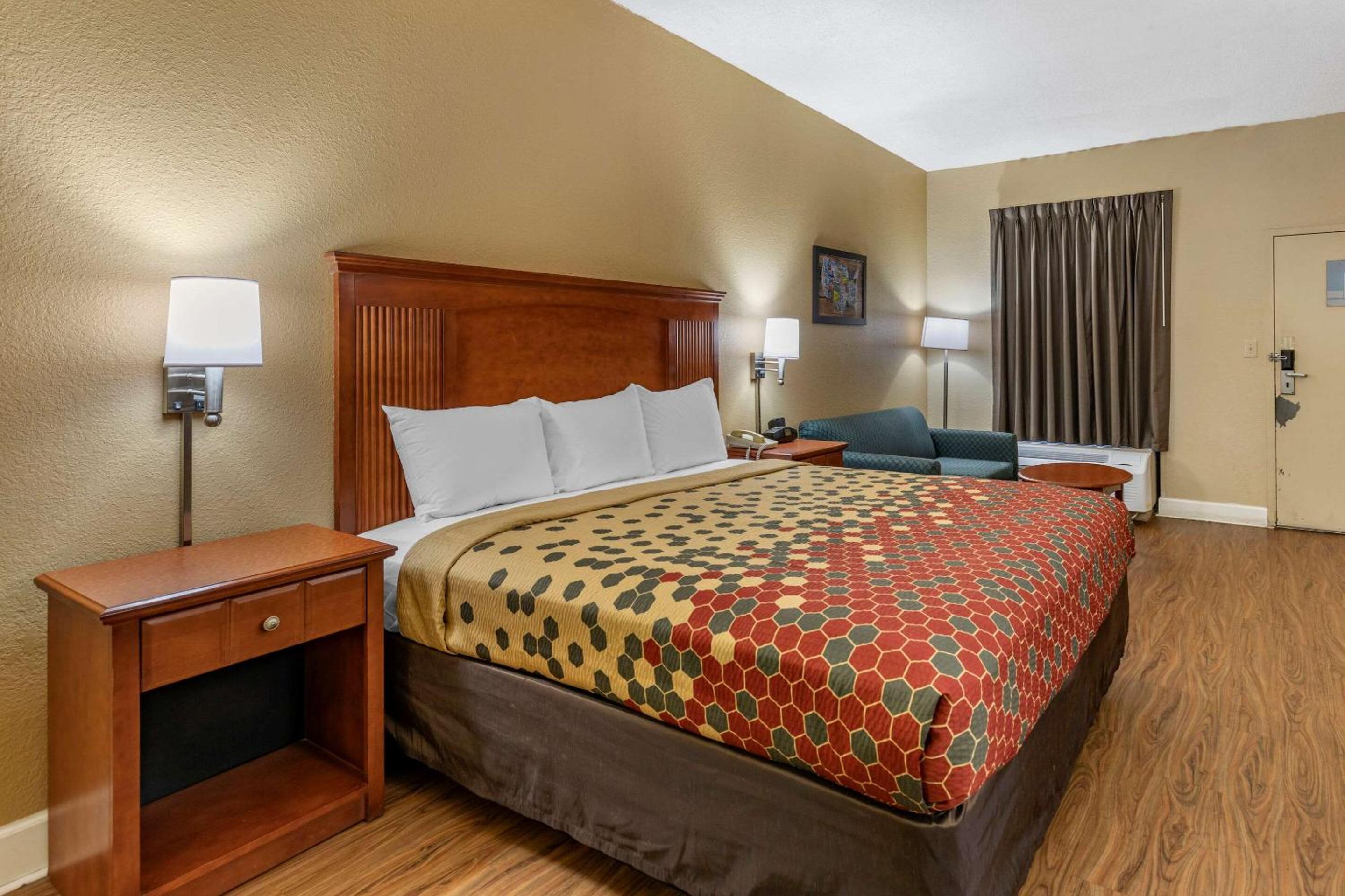King Room - Non-Smoking photo 2
