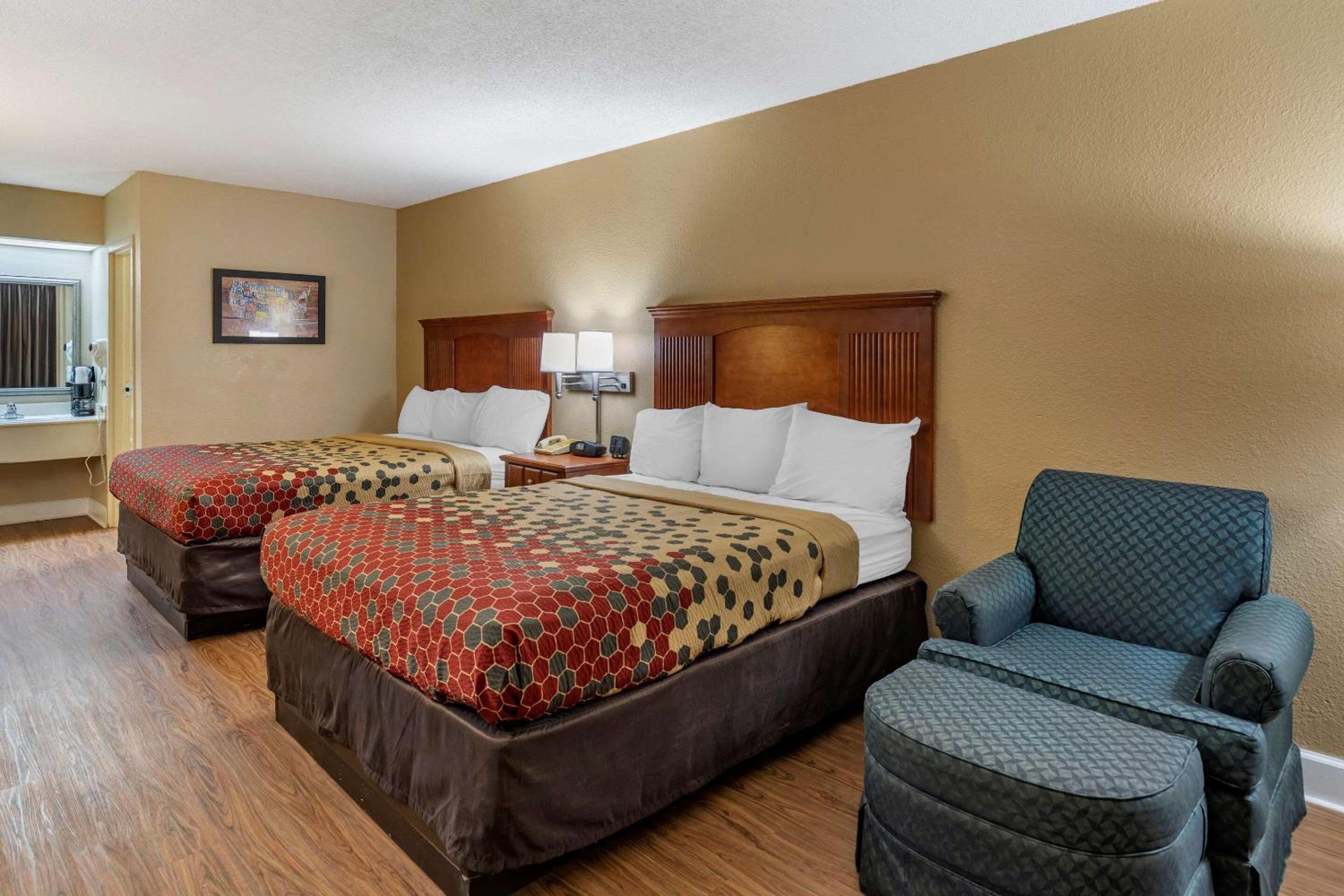 Standard Room, 2 Queen Beds, Non Smoking photo 1