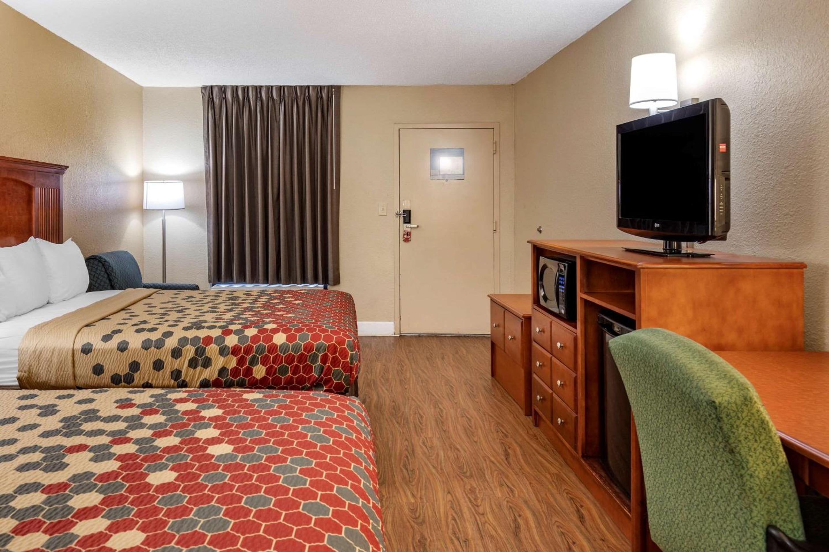 Standard Room, 2 Queen Beds, Non Smoking photo 2