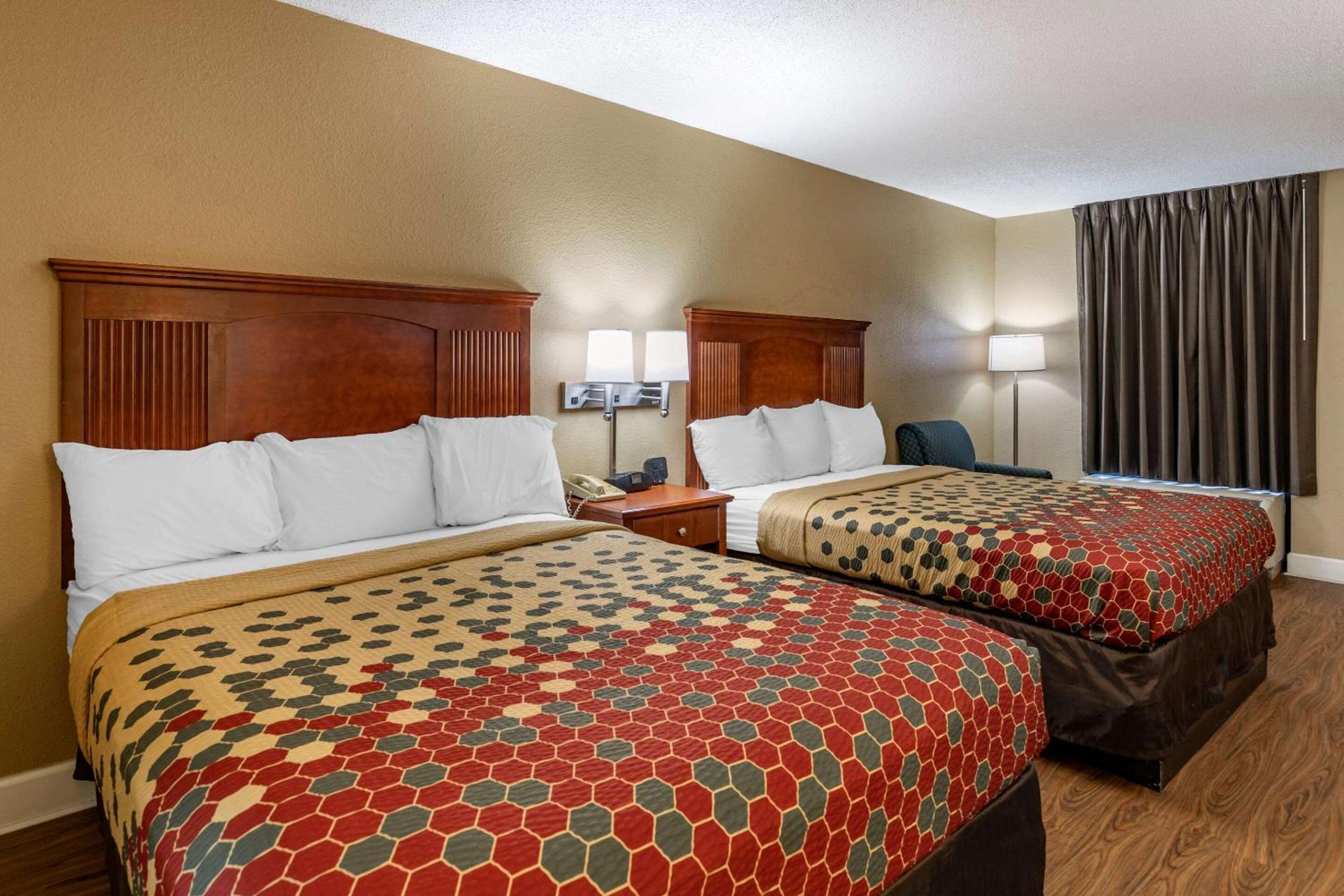 Standard Room, 2 Queen Beds, Non Smoking photo 3