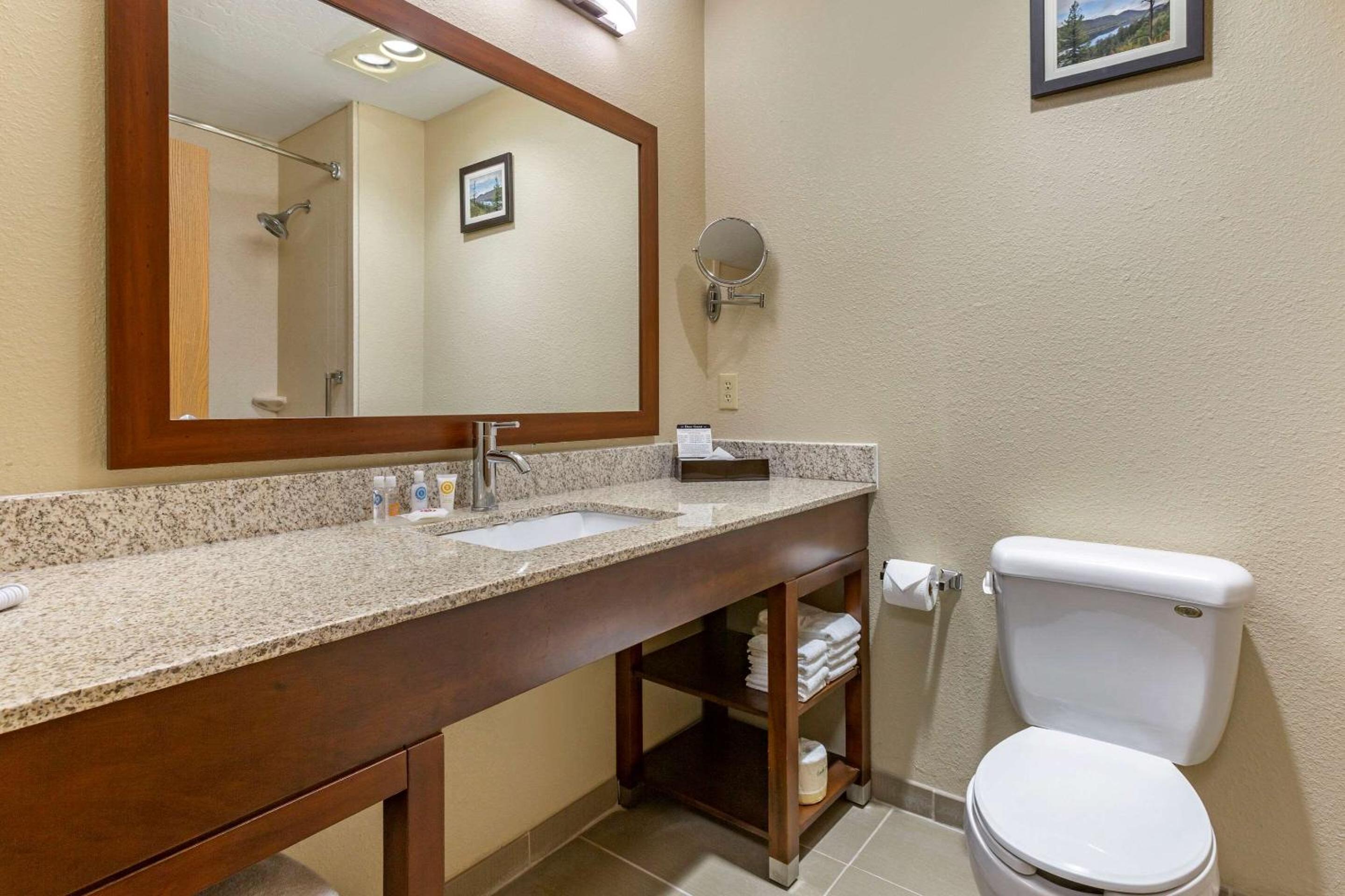 King Room - Non-Smoking - Photo 2
