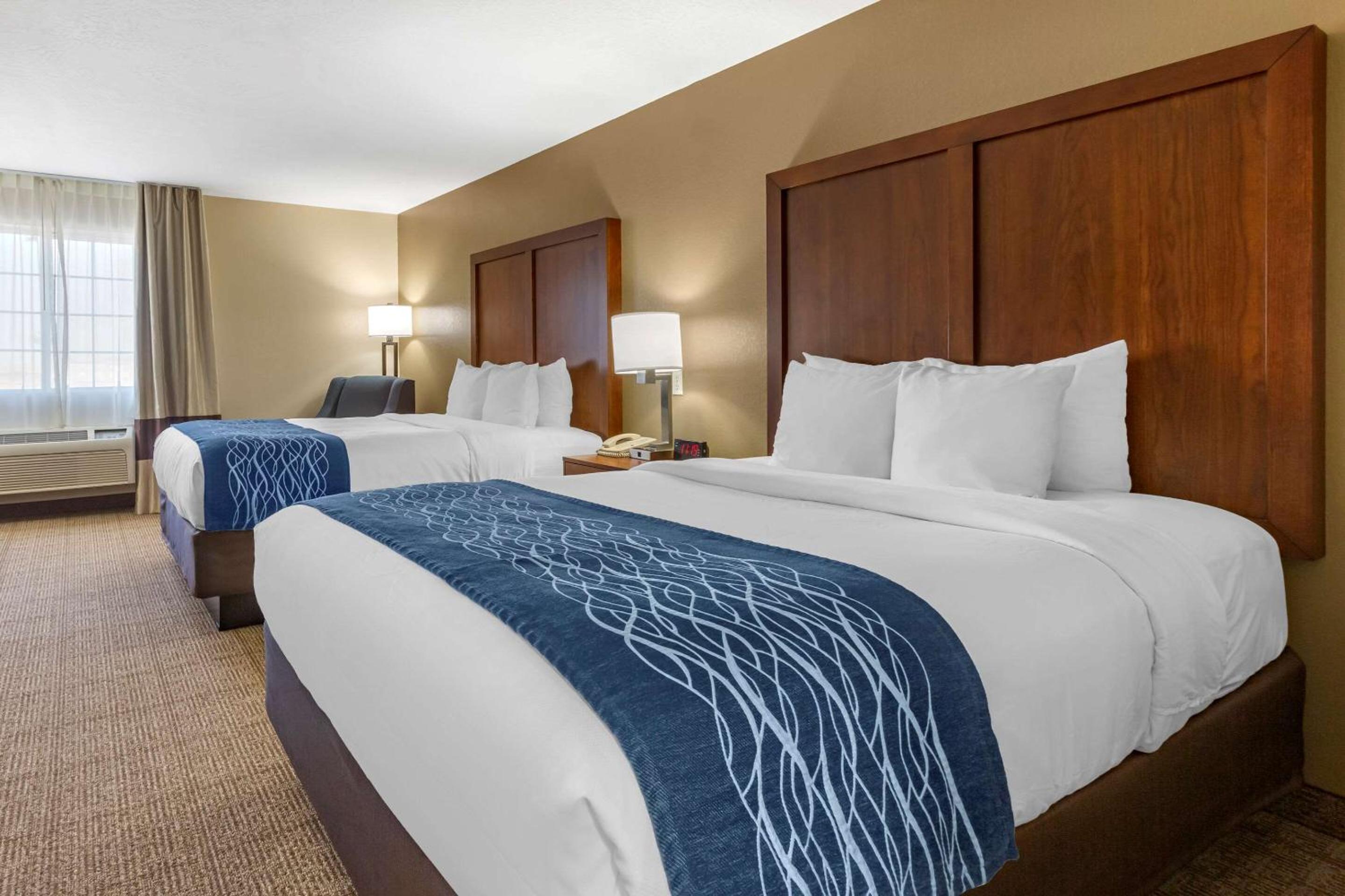 Queen Room with Two Queen Beds - Non-Smoking - Photo 1