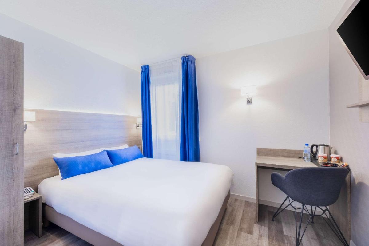 Standard Double Room - Non-Smoking photo 3