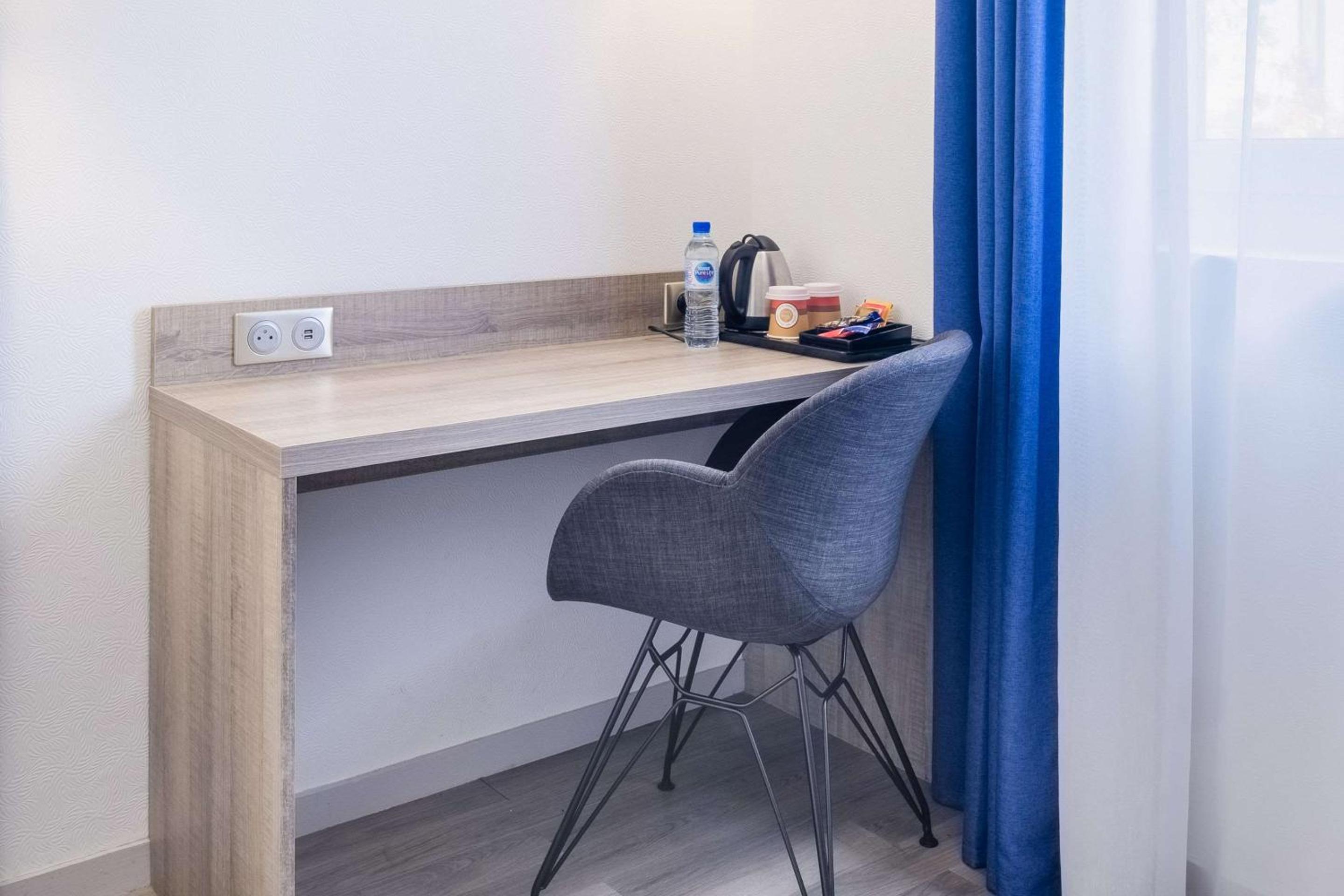 Twin Room - Non-Smoking photo 3
