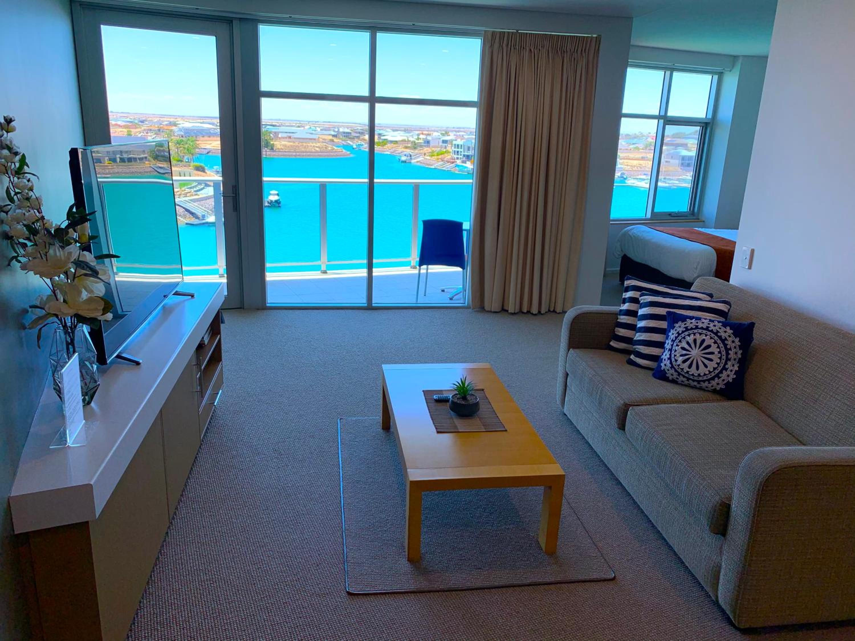 Apartment with Sea View - Photo 10