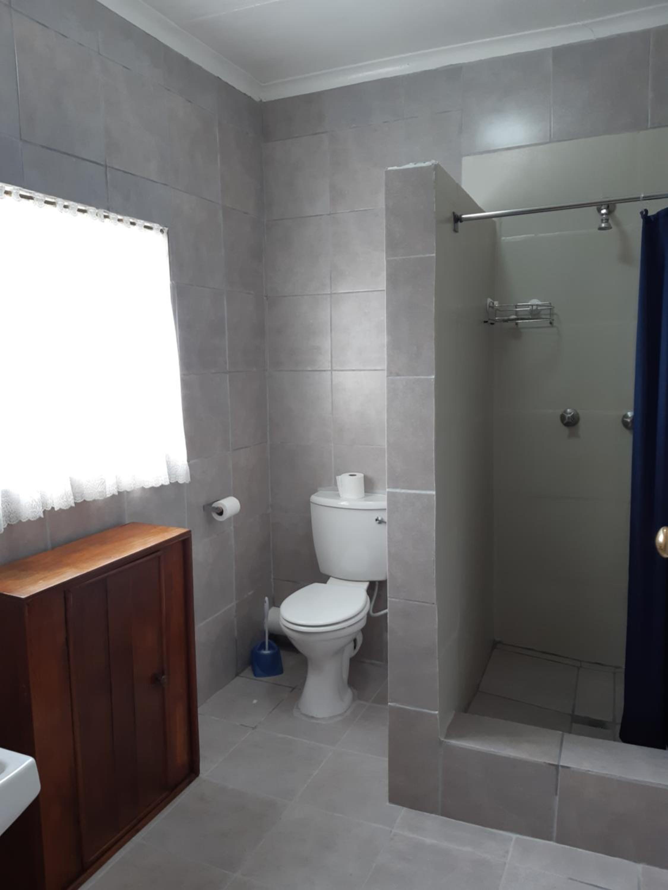 Family Room with Private Bathroom photo 2