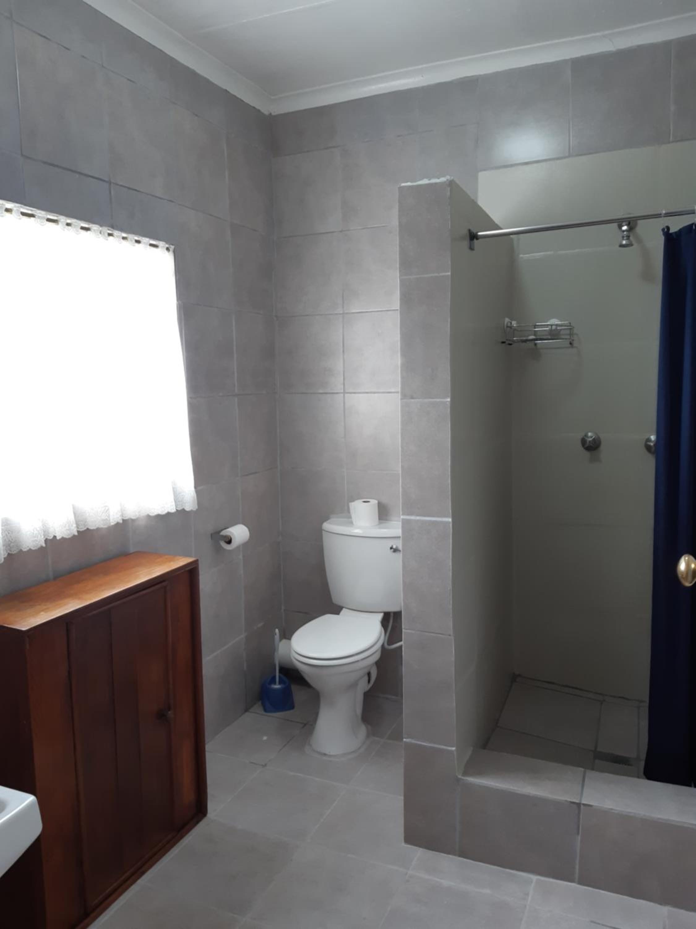 Family Room with Private Bathroom photo 3
