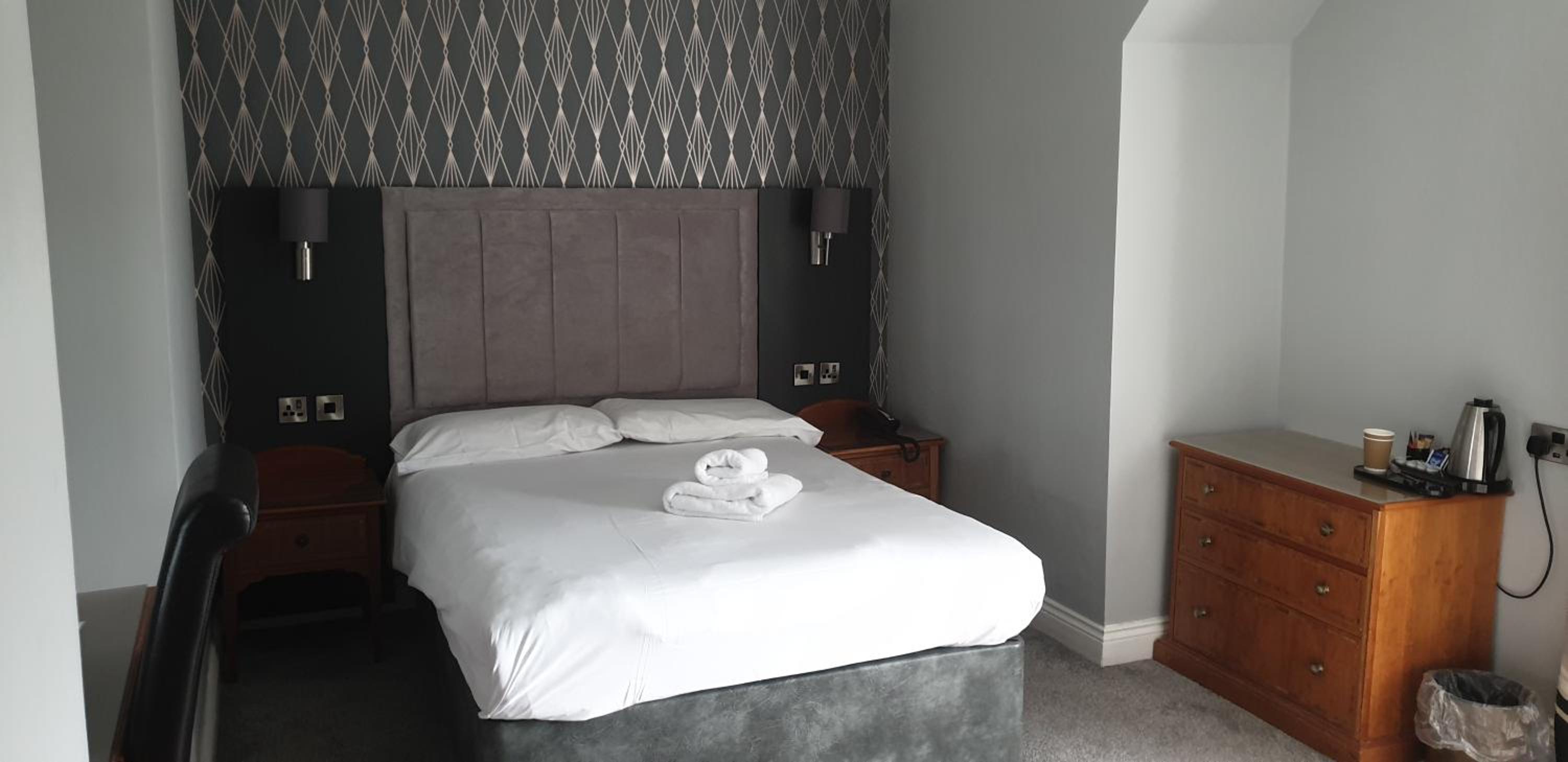 Standard Double Room - Photo 13