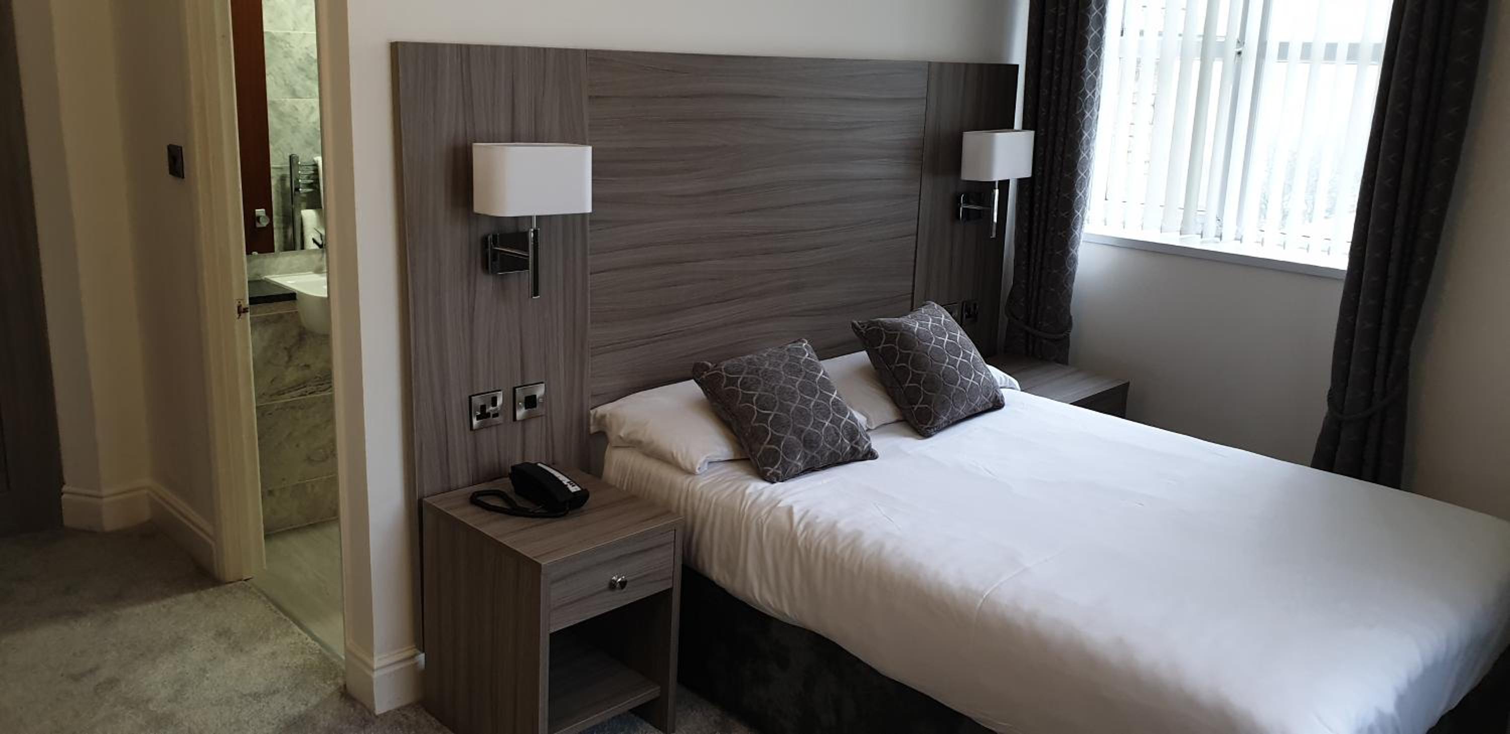 Standard Double Room - Photo 12