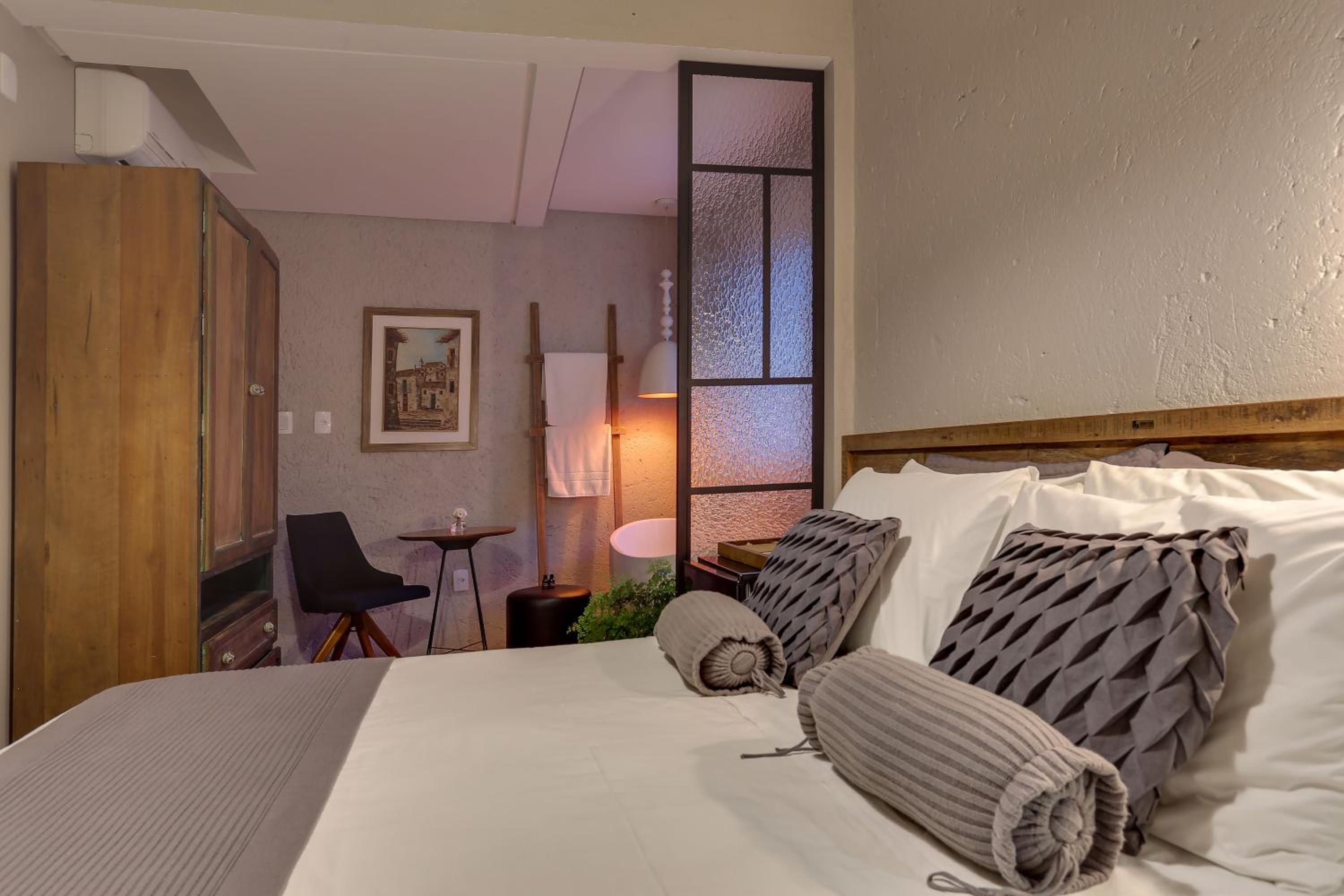 Deluxe Double Room with Bath photo 2
