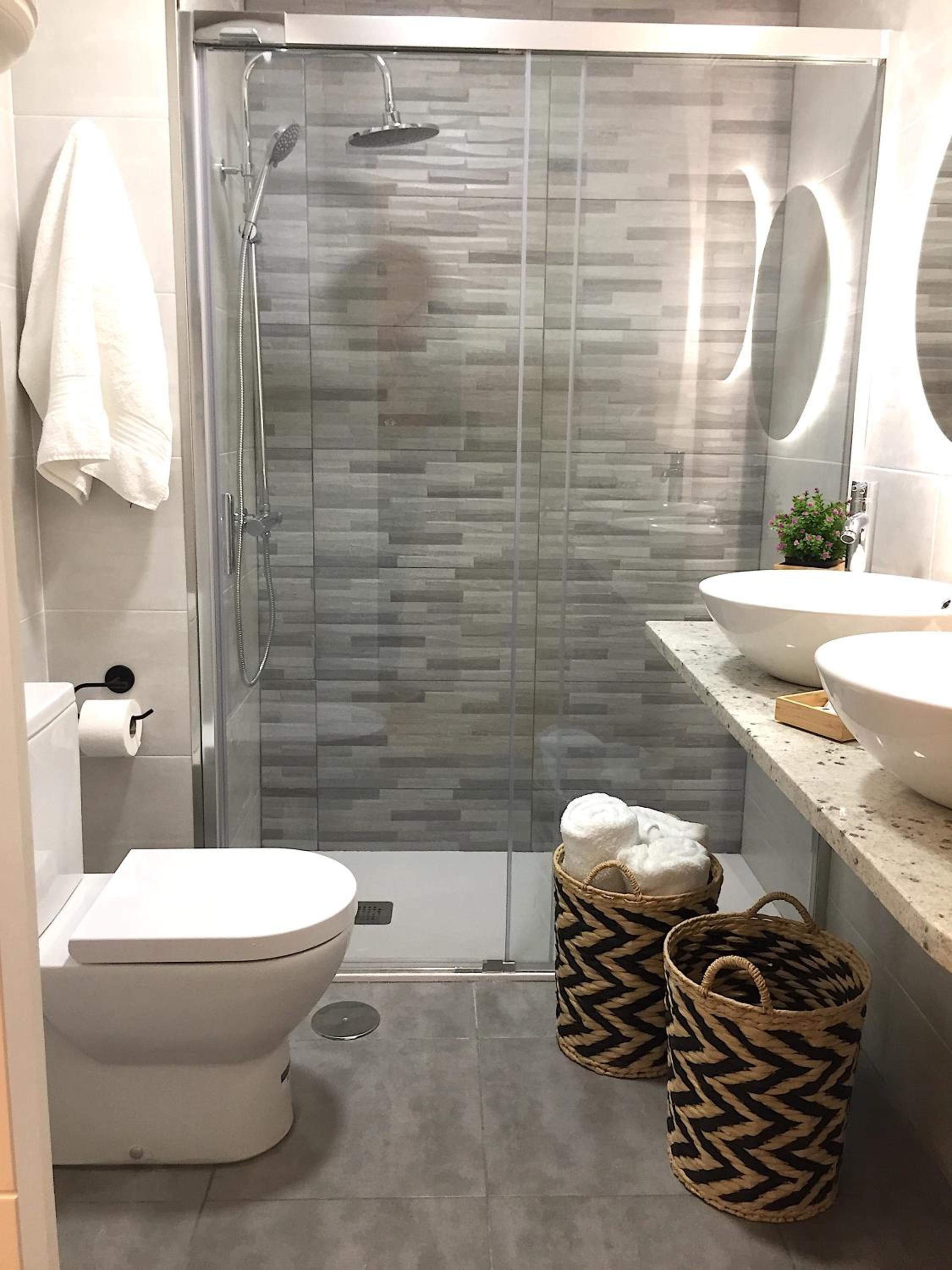 Two-Bedroom Apartment - Photo 16