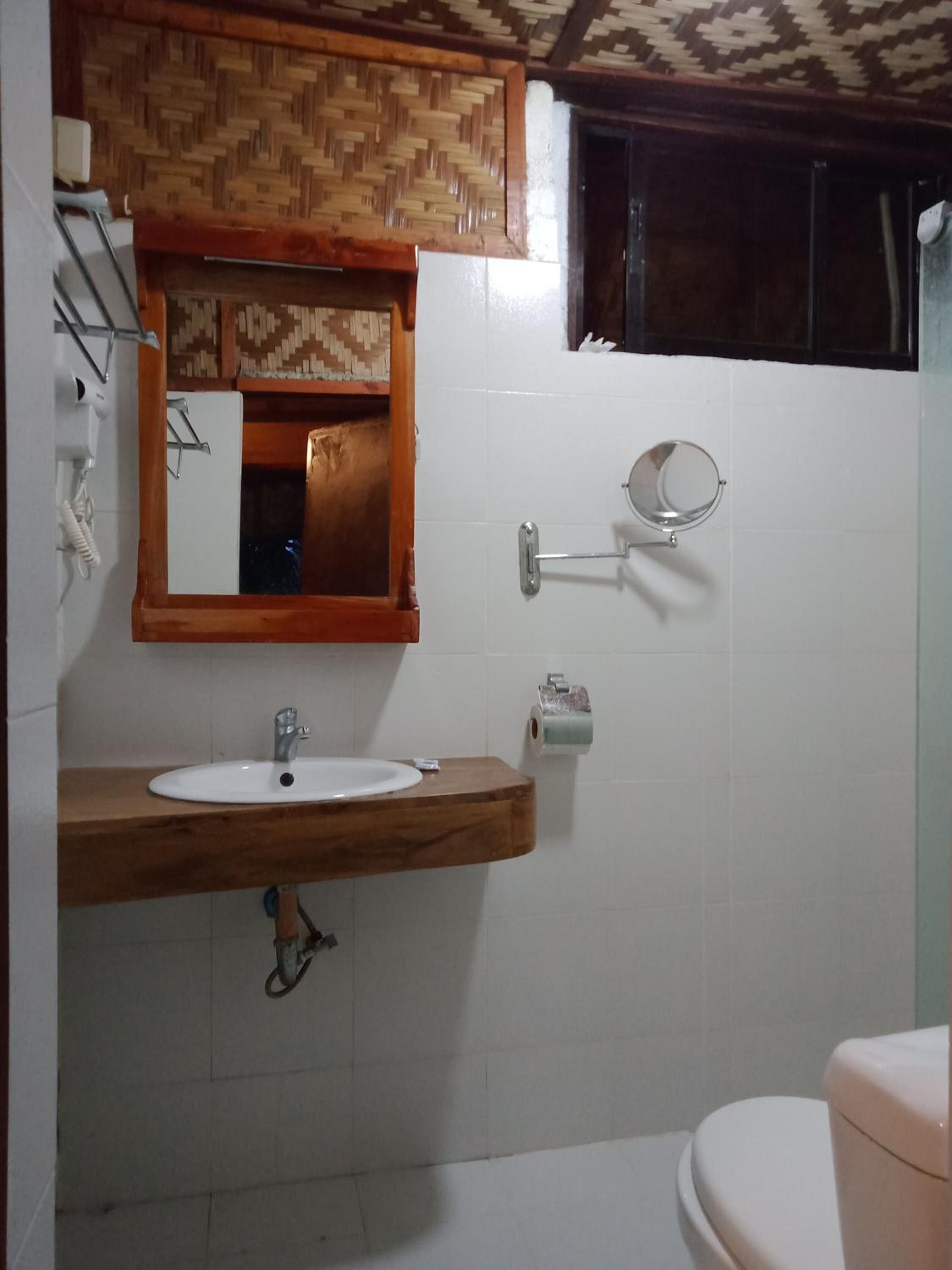 Standard Twin Room with Shared Bathroom photo 2