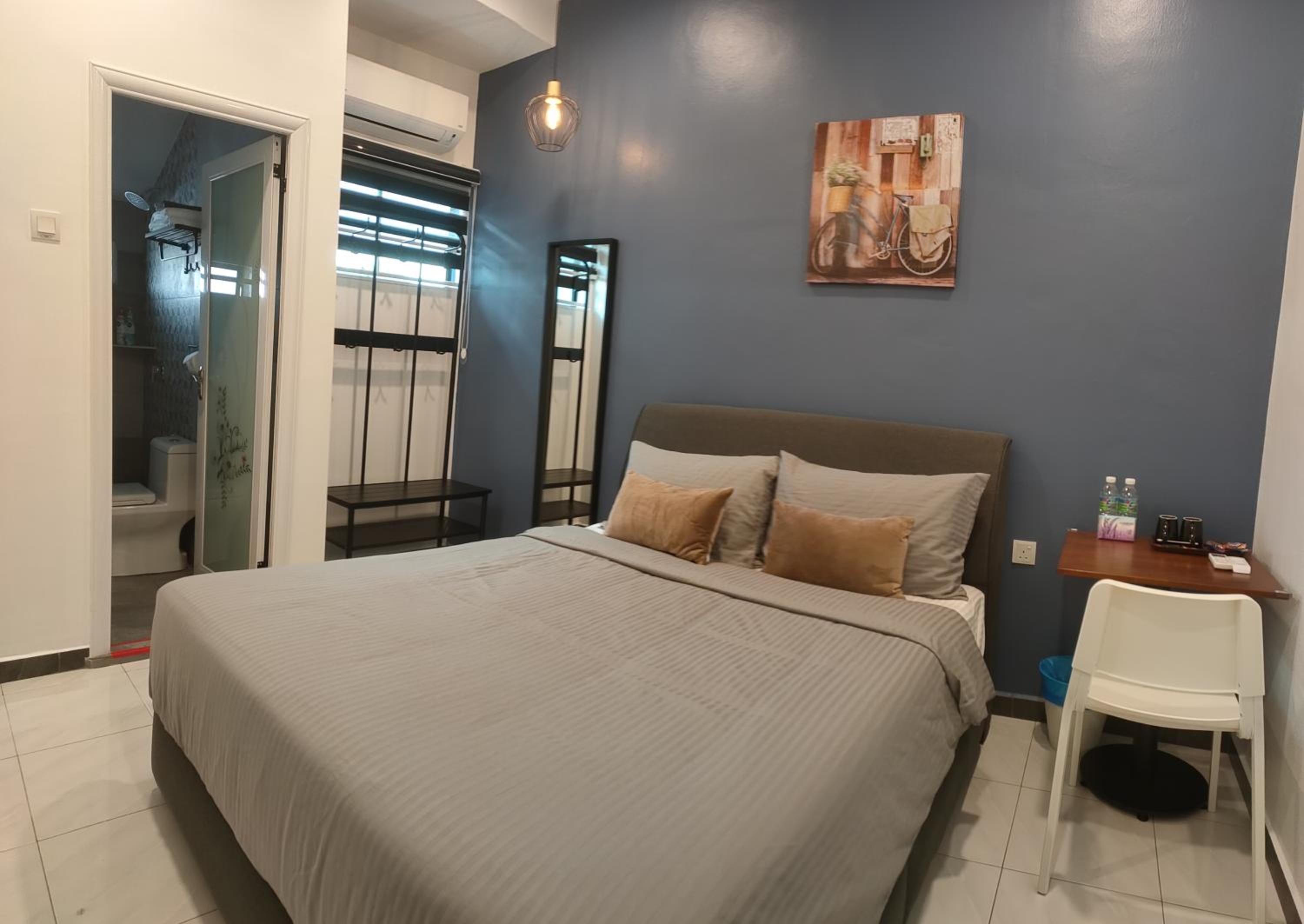 Standard Queen Room