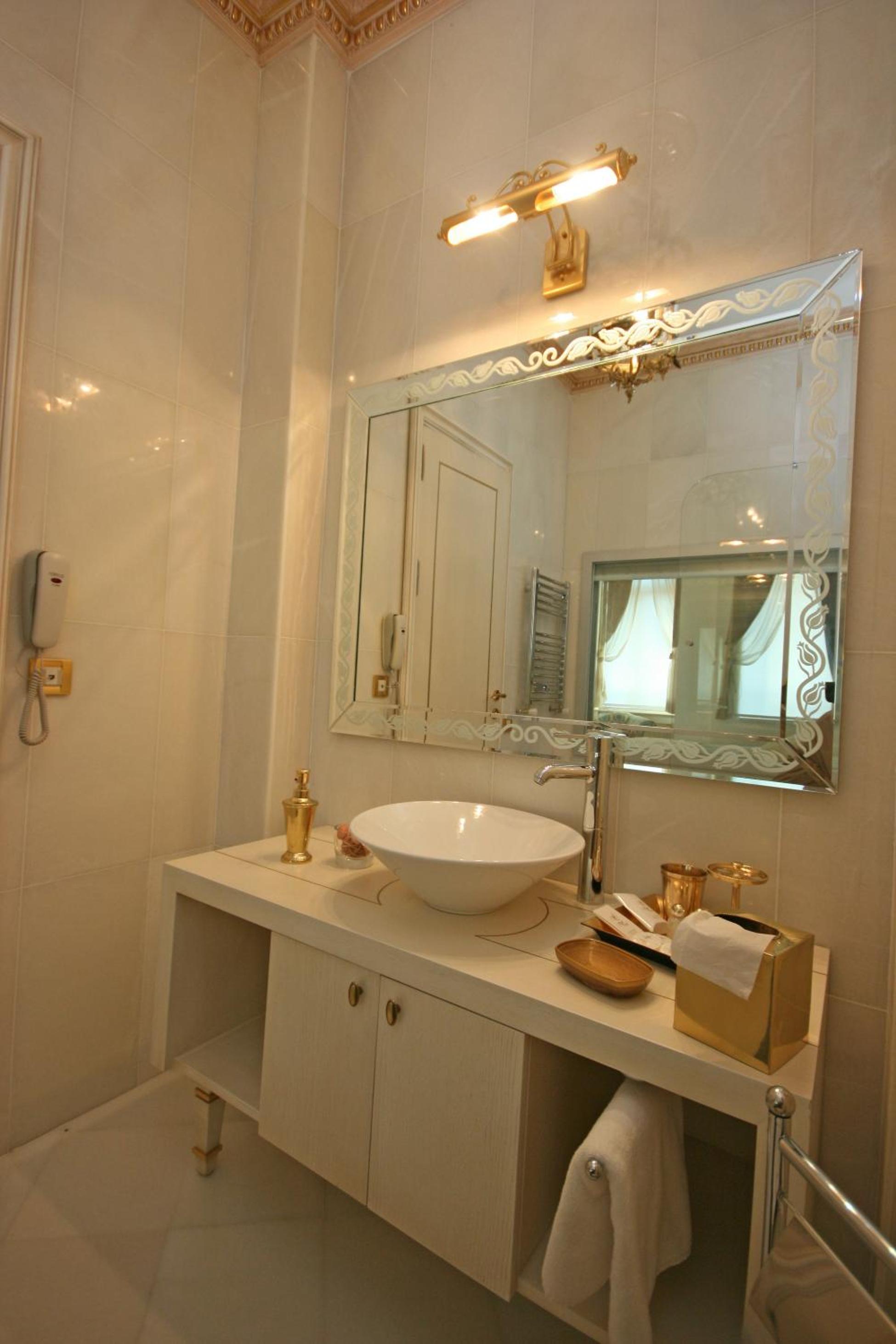 One-Bedroom Suite with Sea View photo 3