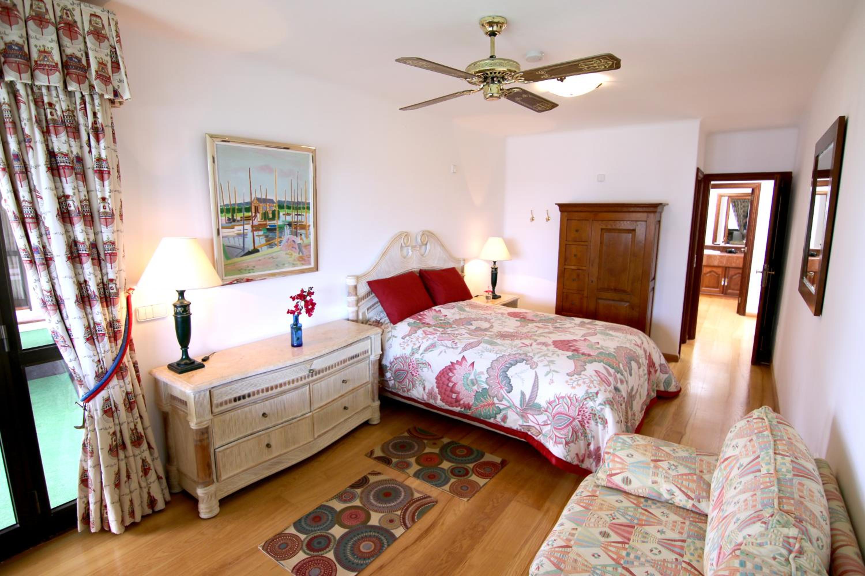 Three-Bedroom Villa photo 2