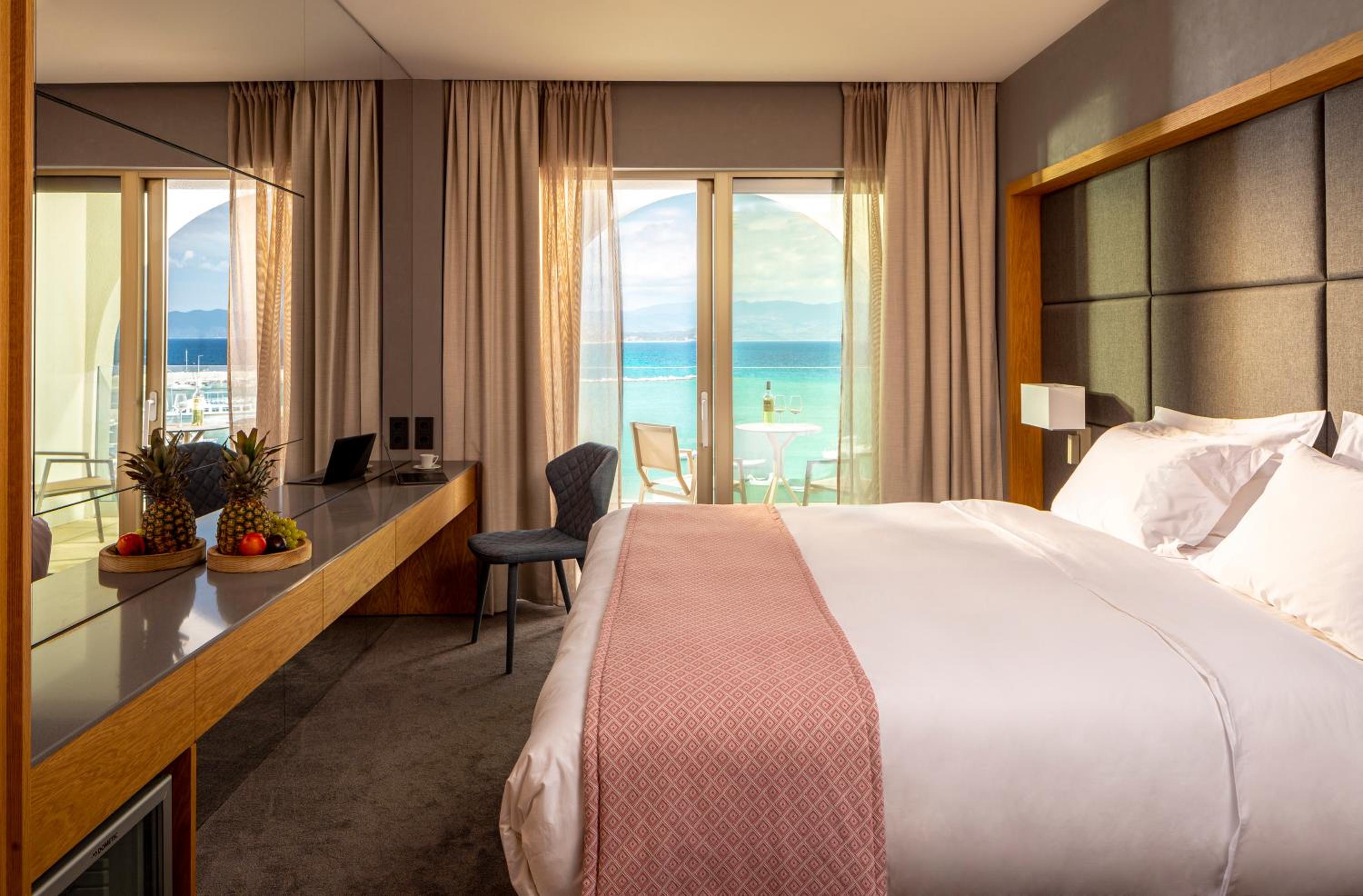 Double room with Harbor View - Photo 4