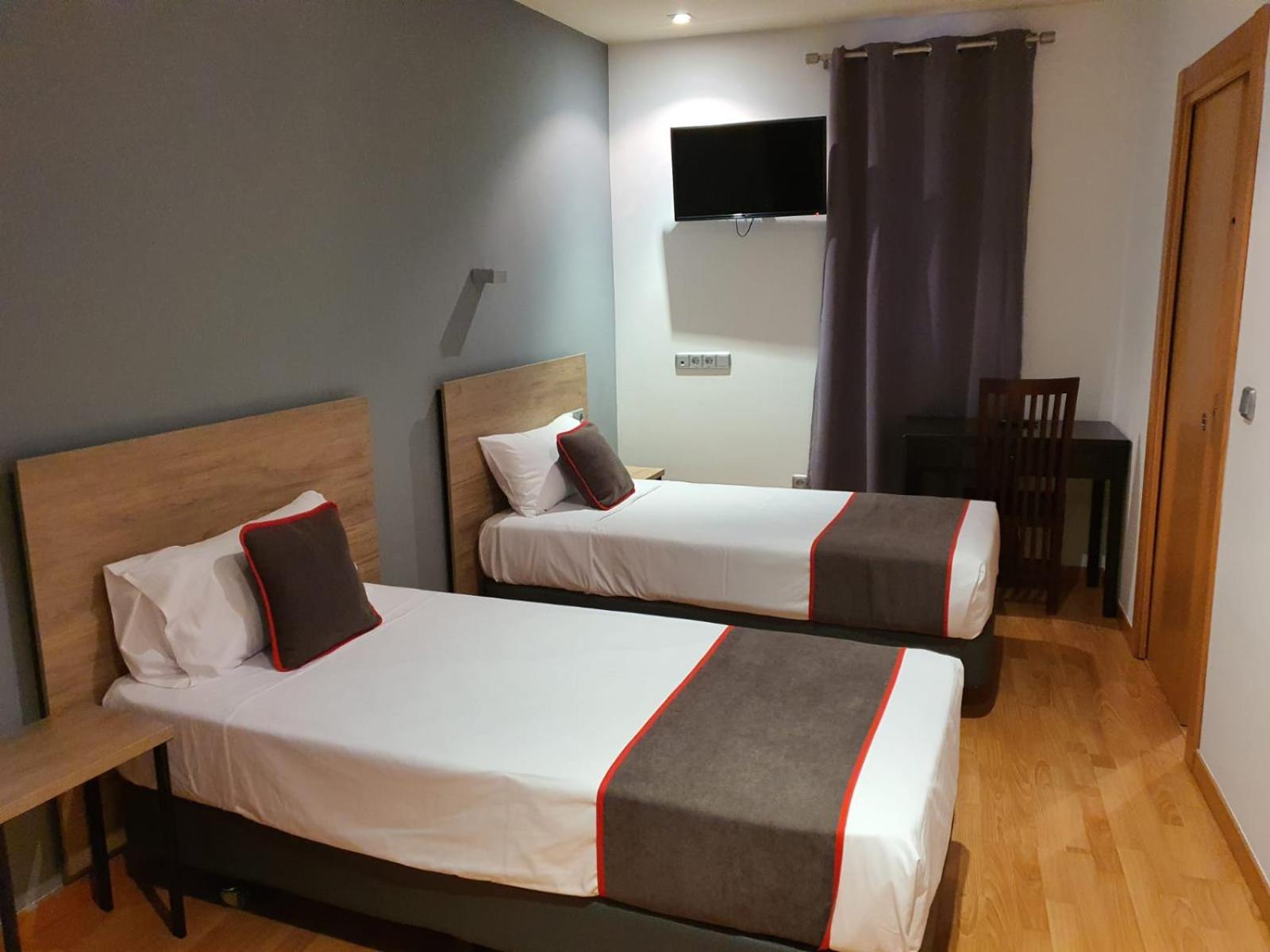 Twin Room - Photo 1